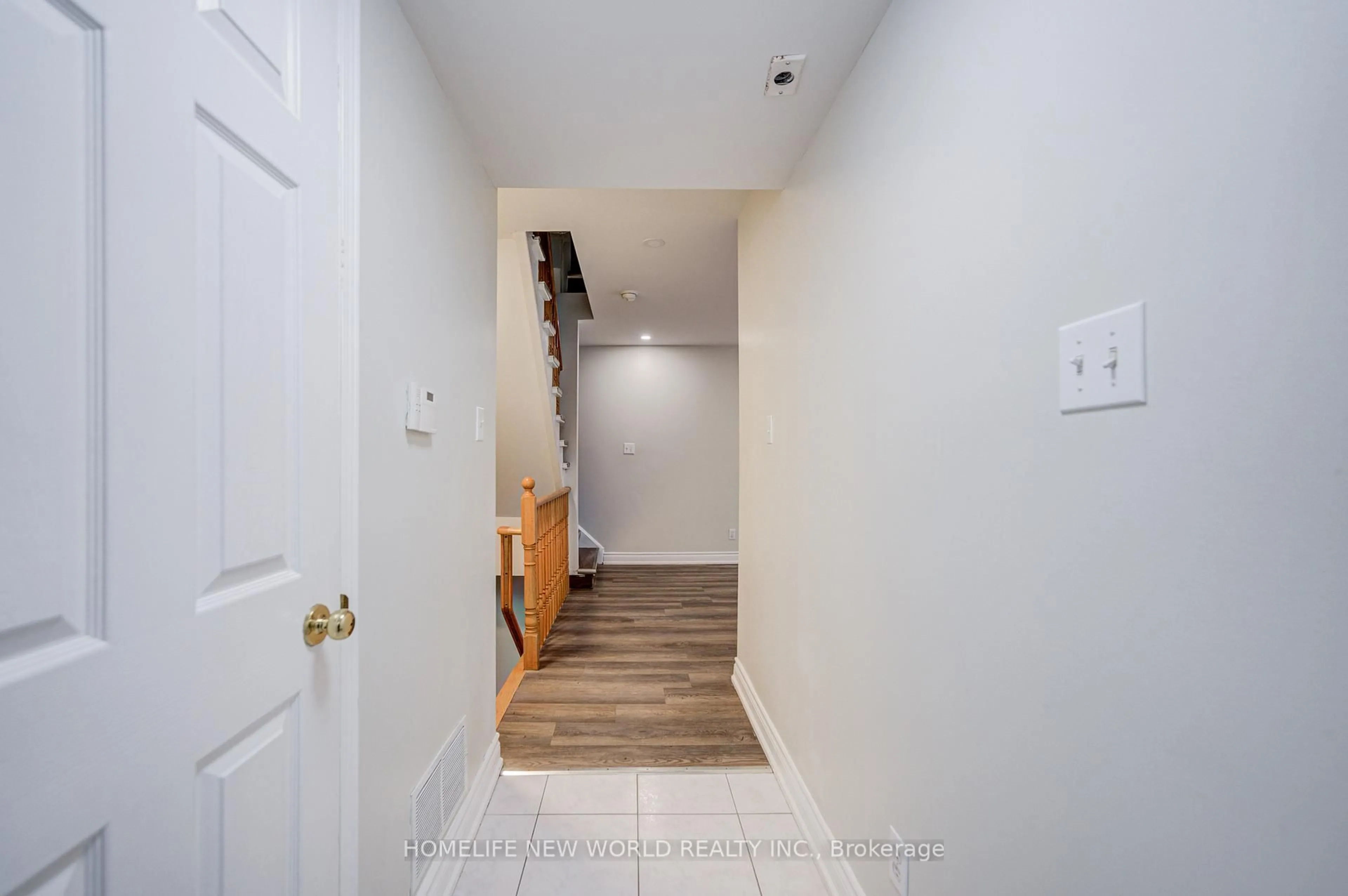 Indoor entryway for 28 Rosebank Dr #1001, Toronto Ontario M1B 5Z1