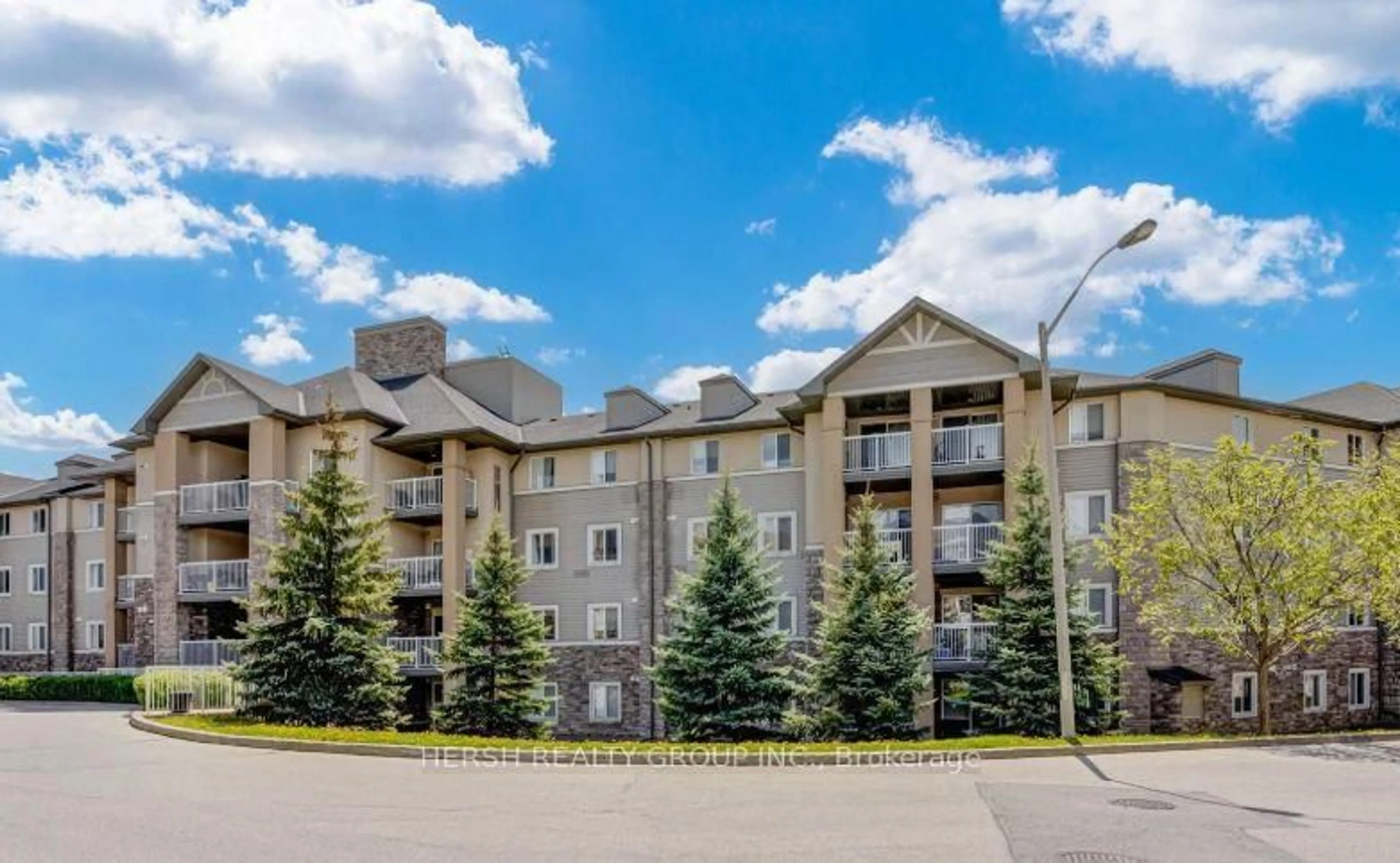 Patio, building for 684 Warden Ave #120, Toronto Ontario M1L 4W4