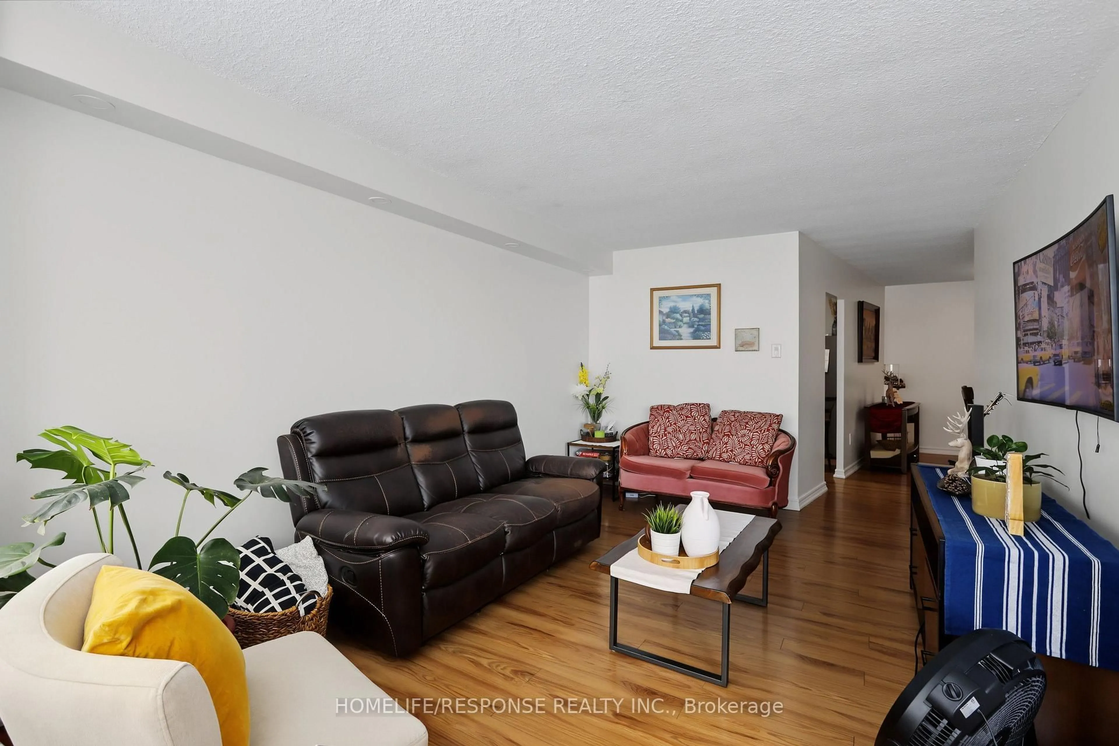 Living room with furniture, wood/laminate floor for 100 ECHO POINT #1801, Toronto Ontario M1W 2V2