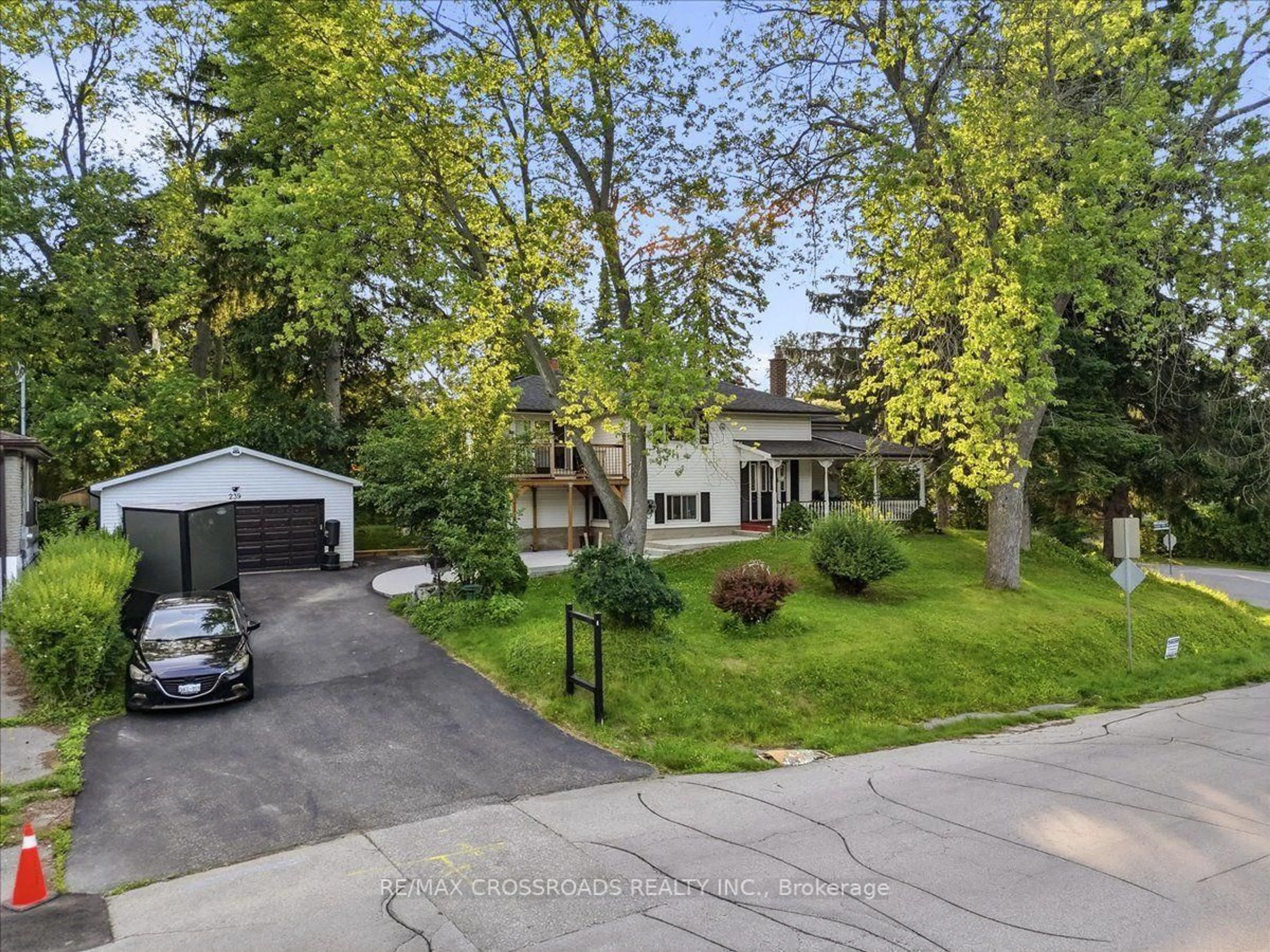 A pic from outside/outdoor area/front of a property/back of a property/a pic from drone, street for 239 Island Rd, Toronto Ontario M1C 2R1