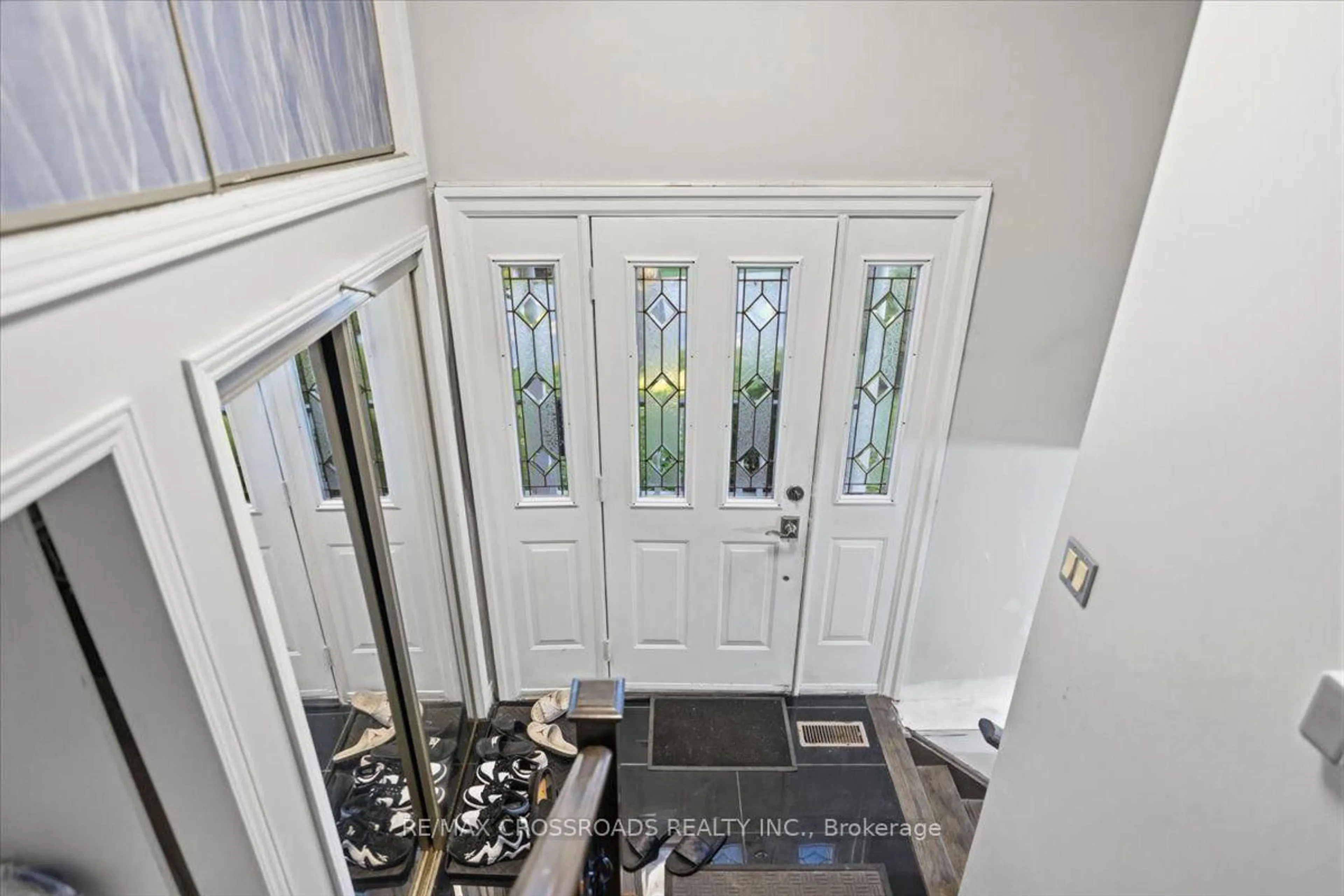 Indoor entryway for 239 Island Rd, Toronto Ontario M1C 2R1