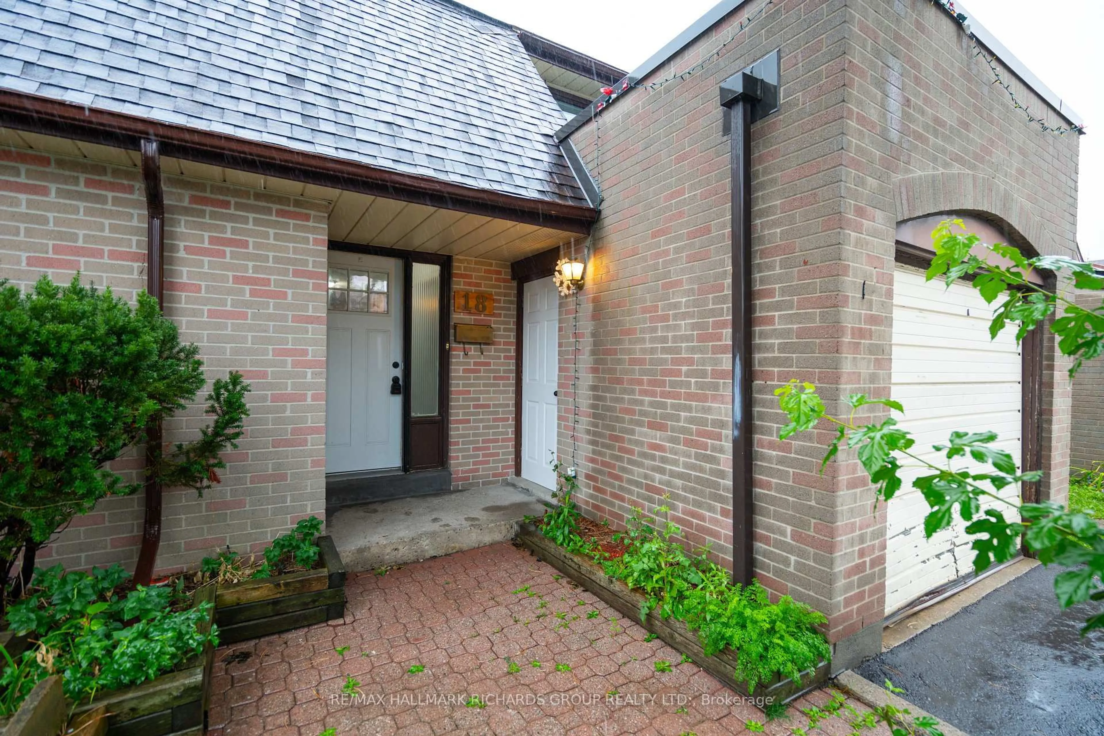 Unknown for 11 Livonia Pl #18, Toronto Ontario M1E 4W5