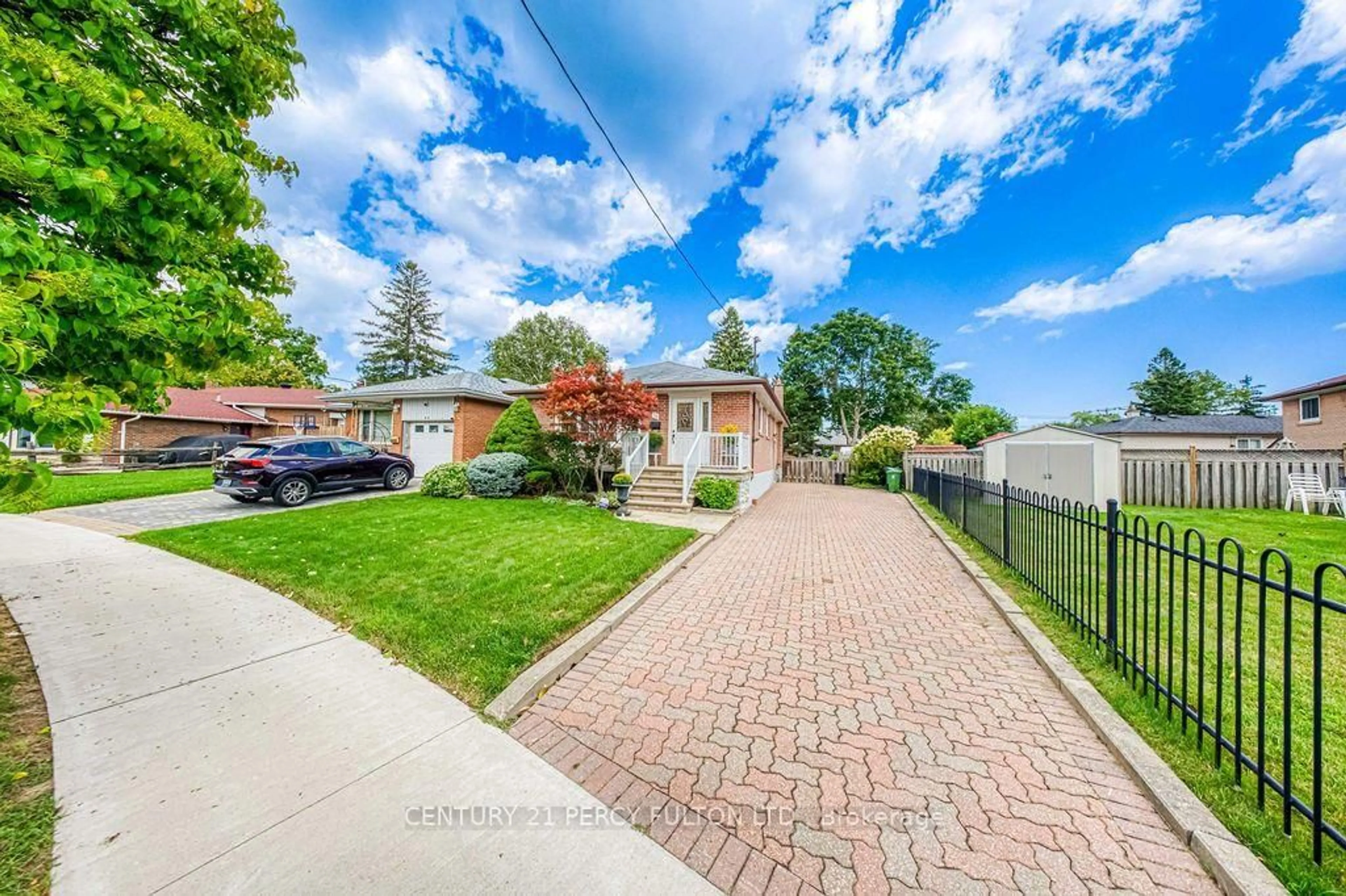 A pic from outside/outdoor area/front of a property/back of a property/a pic from drone, street for 70 Limevale Cres, Toronto Ontario M1E 2K7