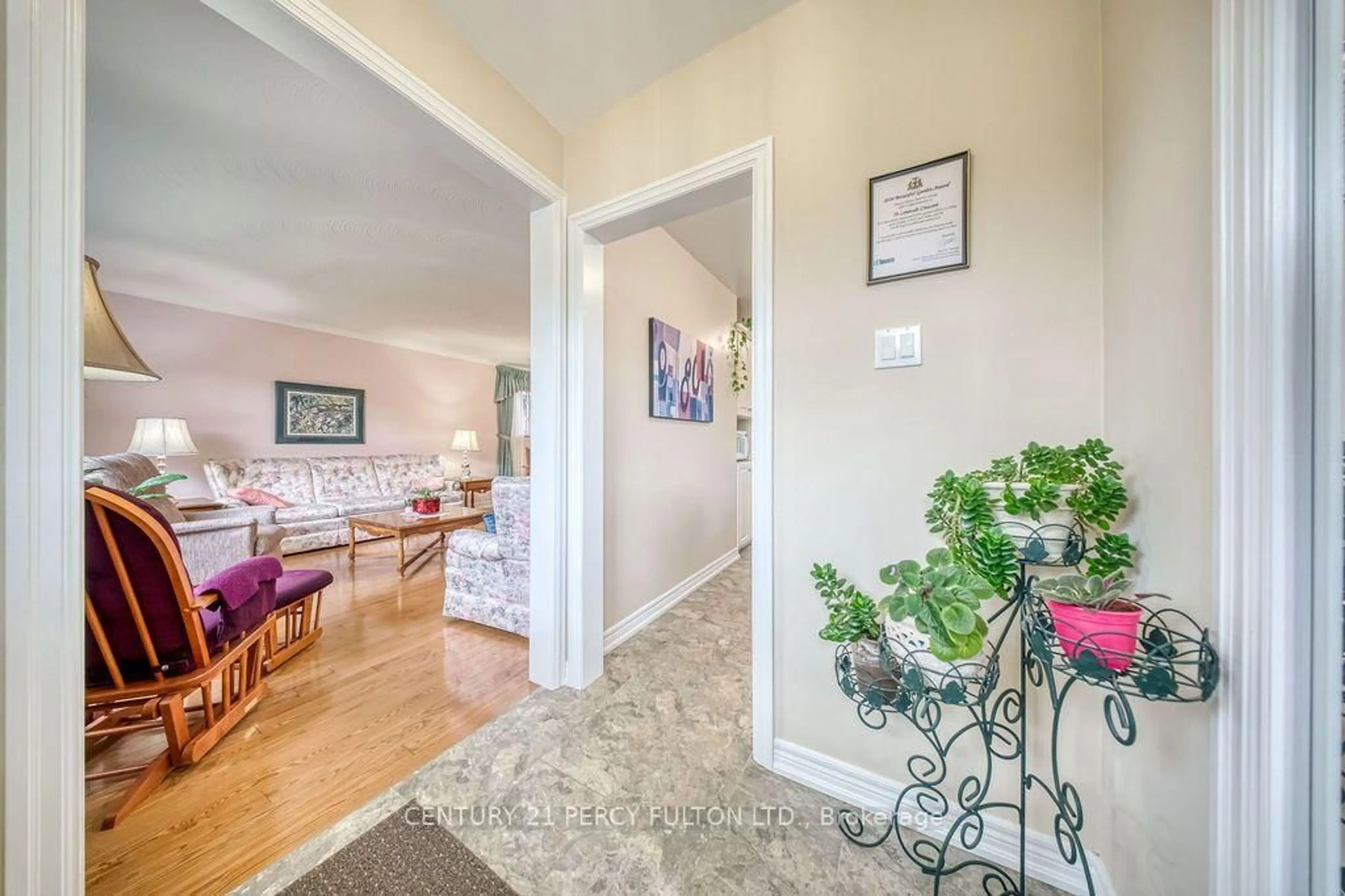 Indoor entryway for 70 Limevale Cres, Toronto Ontario M1E 2K7