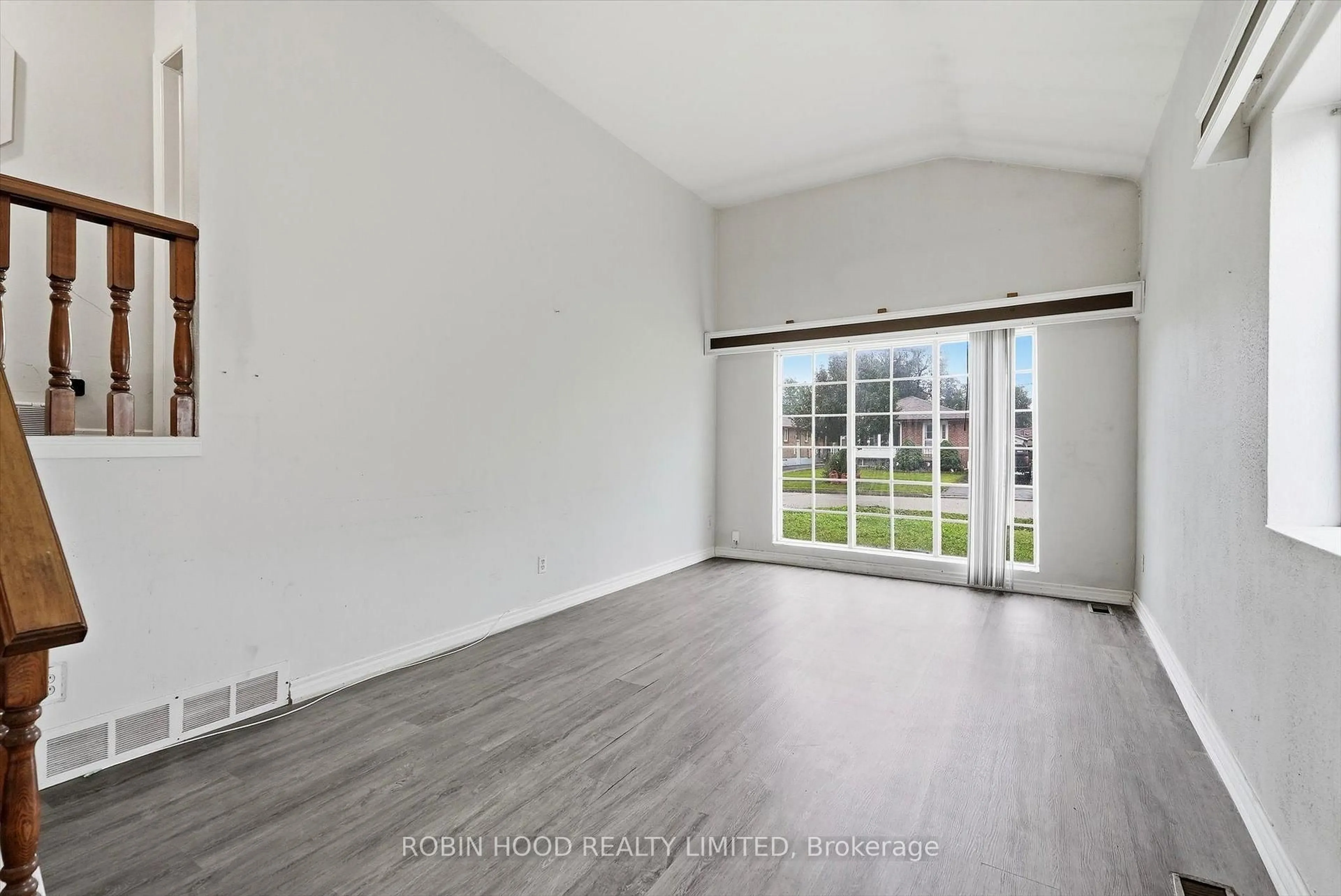 A pic of a room for 8 Pandora Circ, Toronto Ontario M1H 1V2