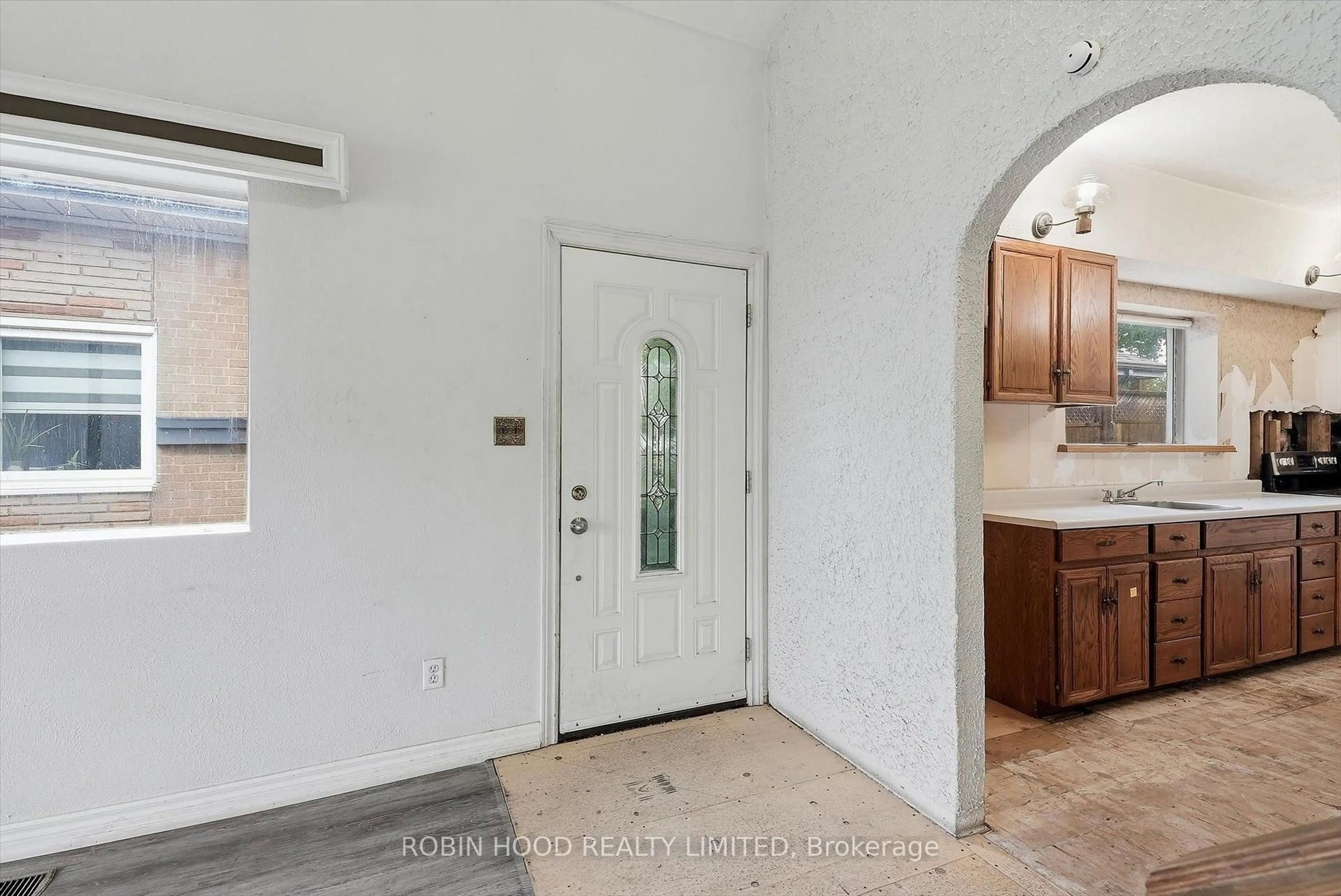 Indoor entryway for 8 Pandora Circ, Toronto Ontario M1H 1V2