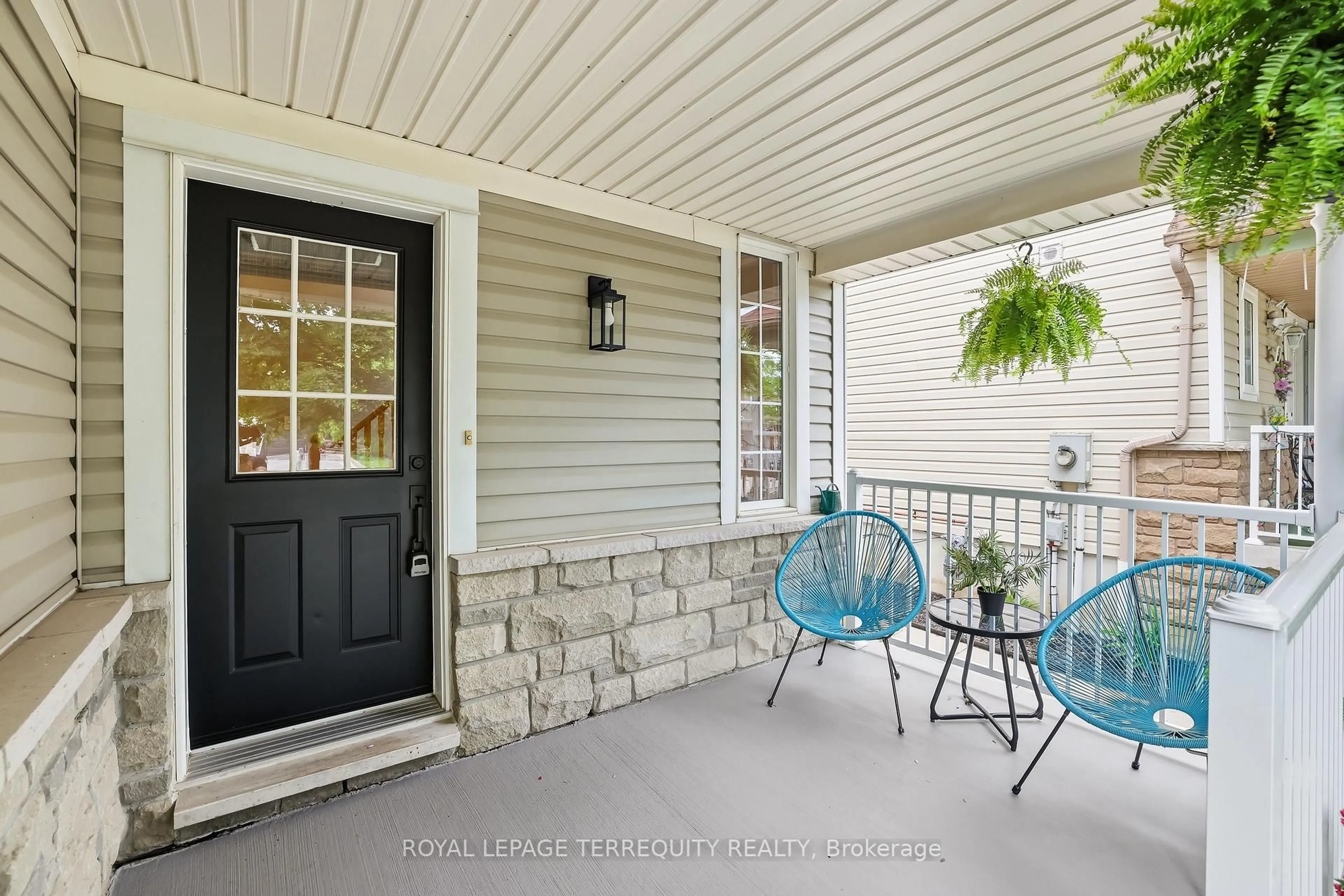 Unknown for 8 Sinden Dr, Whitby Ontario L1M 2B8