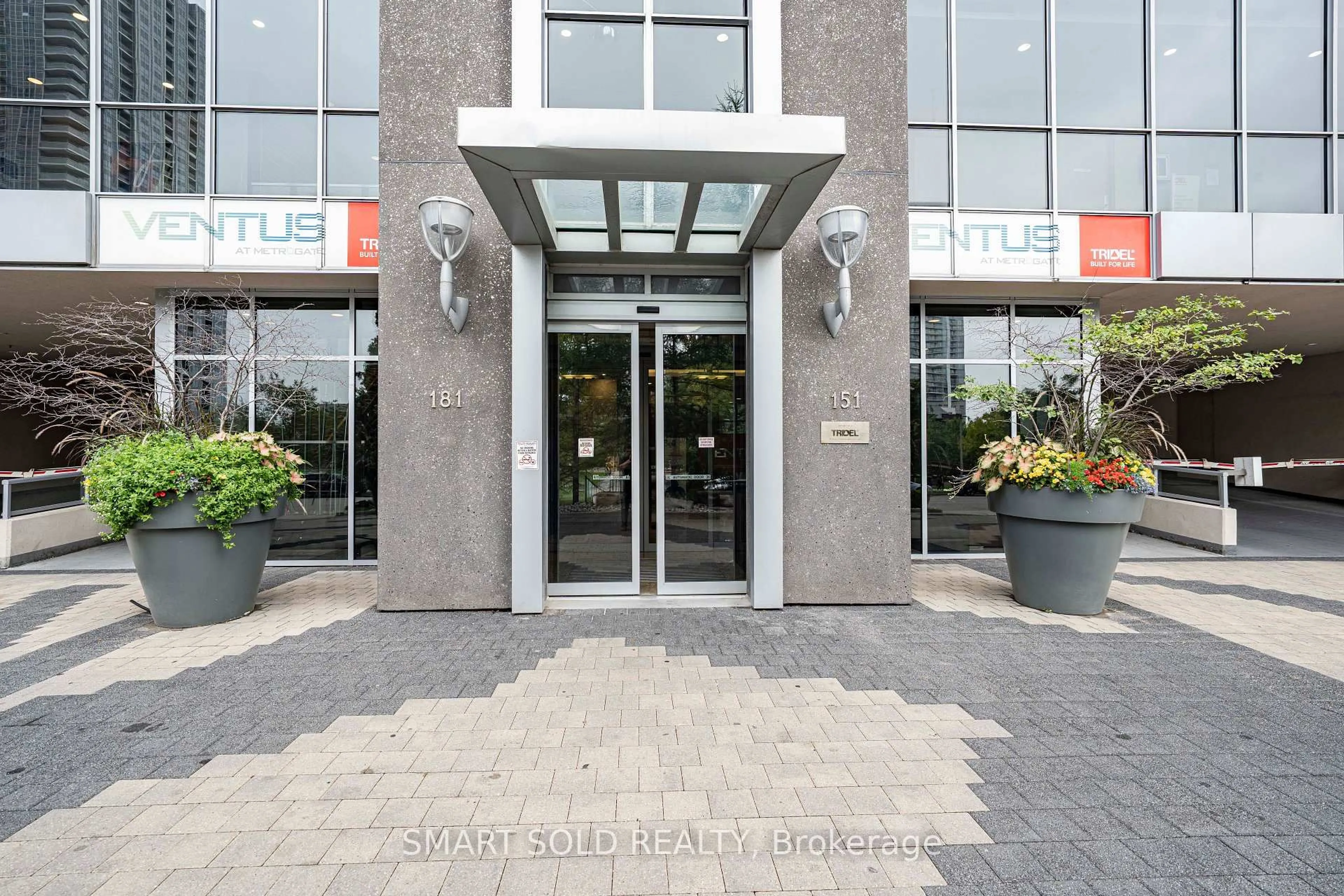 Indoor foyer for 181 Village Green Sq #1621, Toronto Ontario M1S 0K6