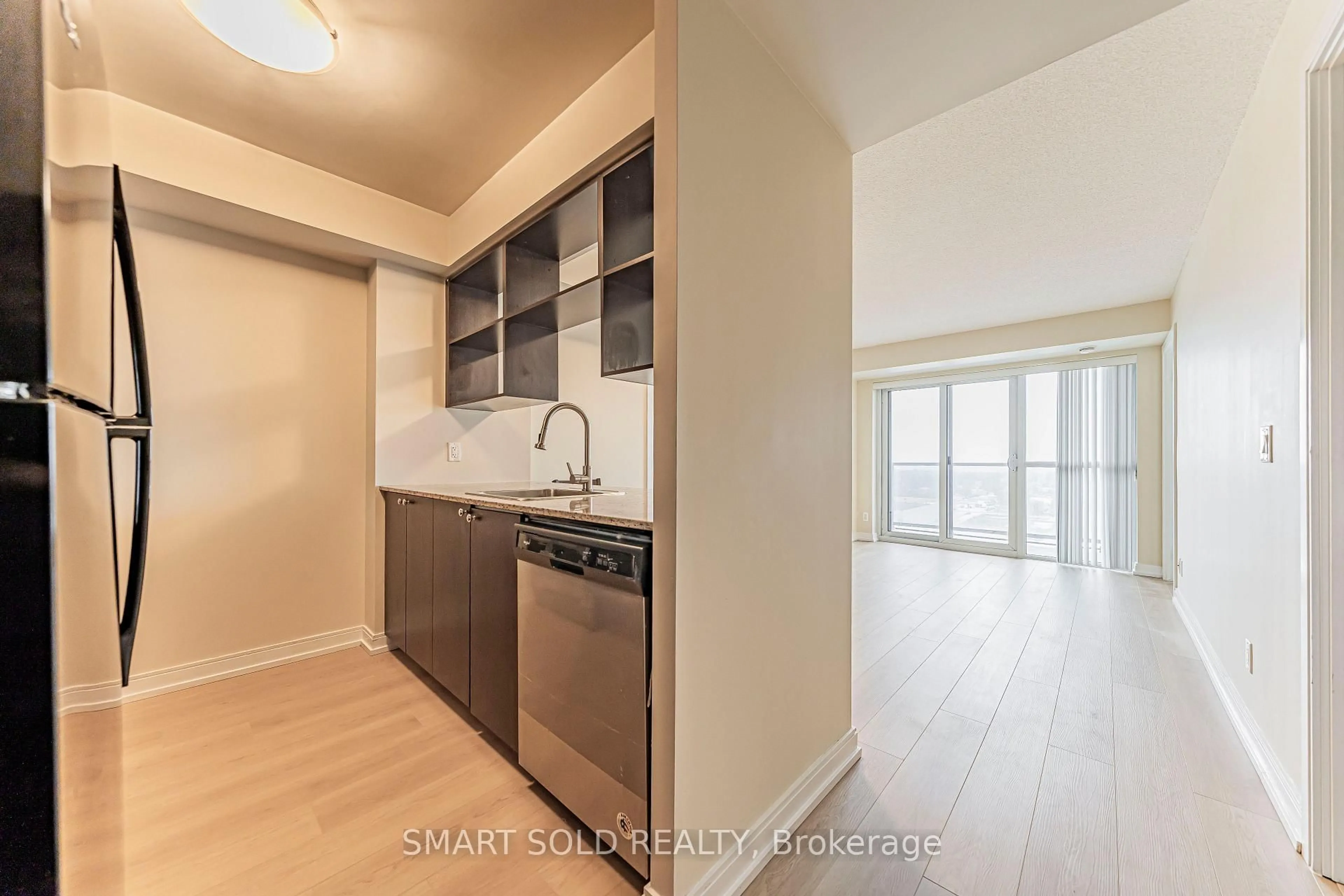Standard kitchen, unknown for 181 Village Green Sq #1621, Toronto Ontario M1S 0K6