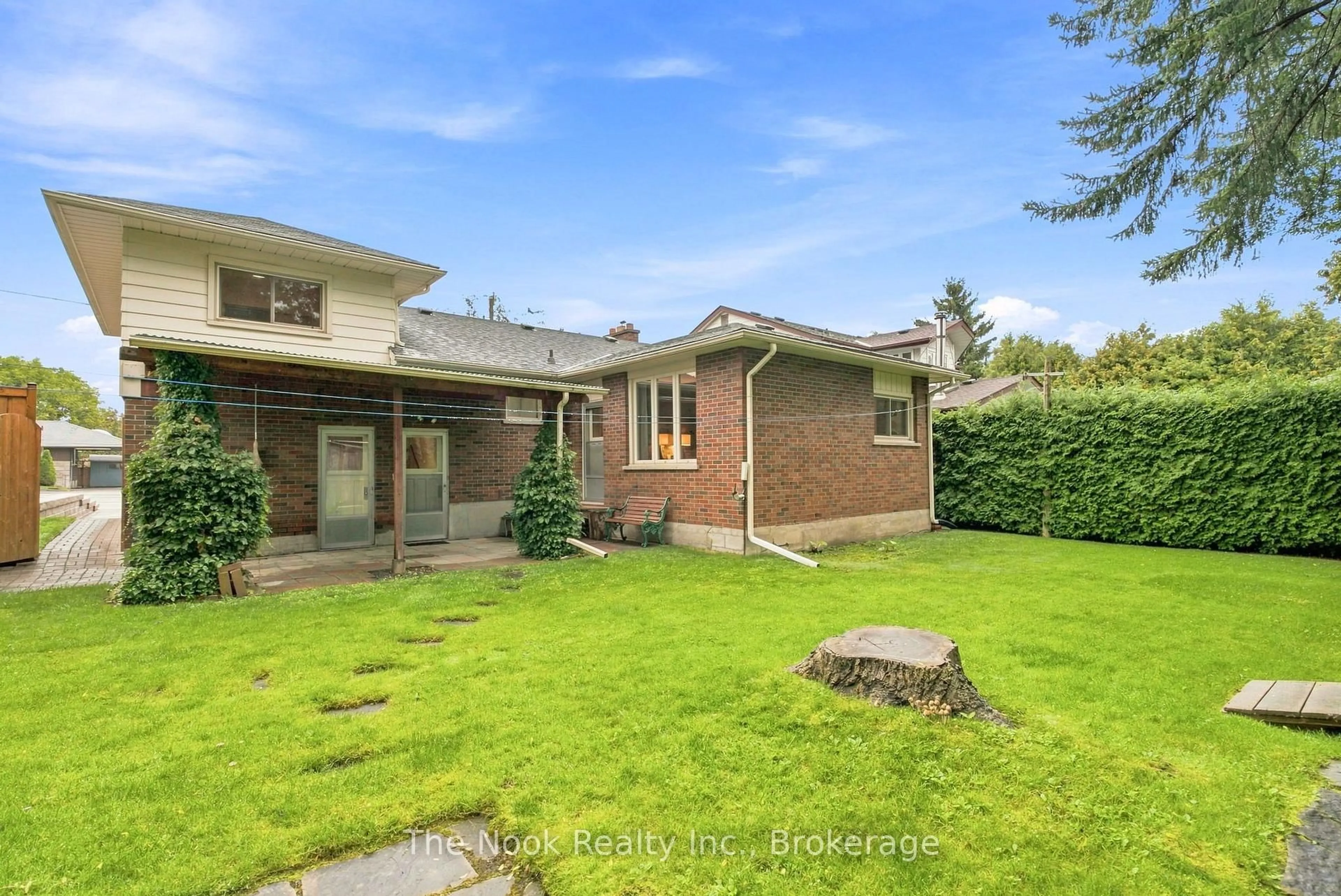 A pic from outside/outdoor area/front of a property/back of a property/a pic from drone, street for 355 Ridgeway Ave, Oshawa Ontario L1J 2V3