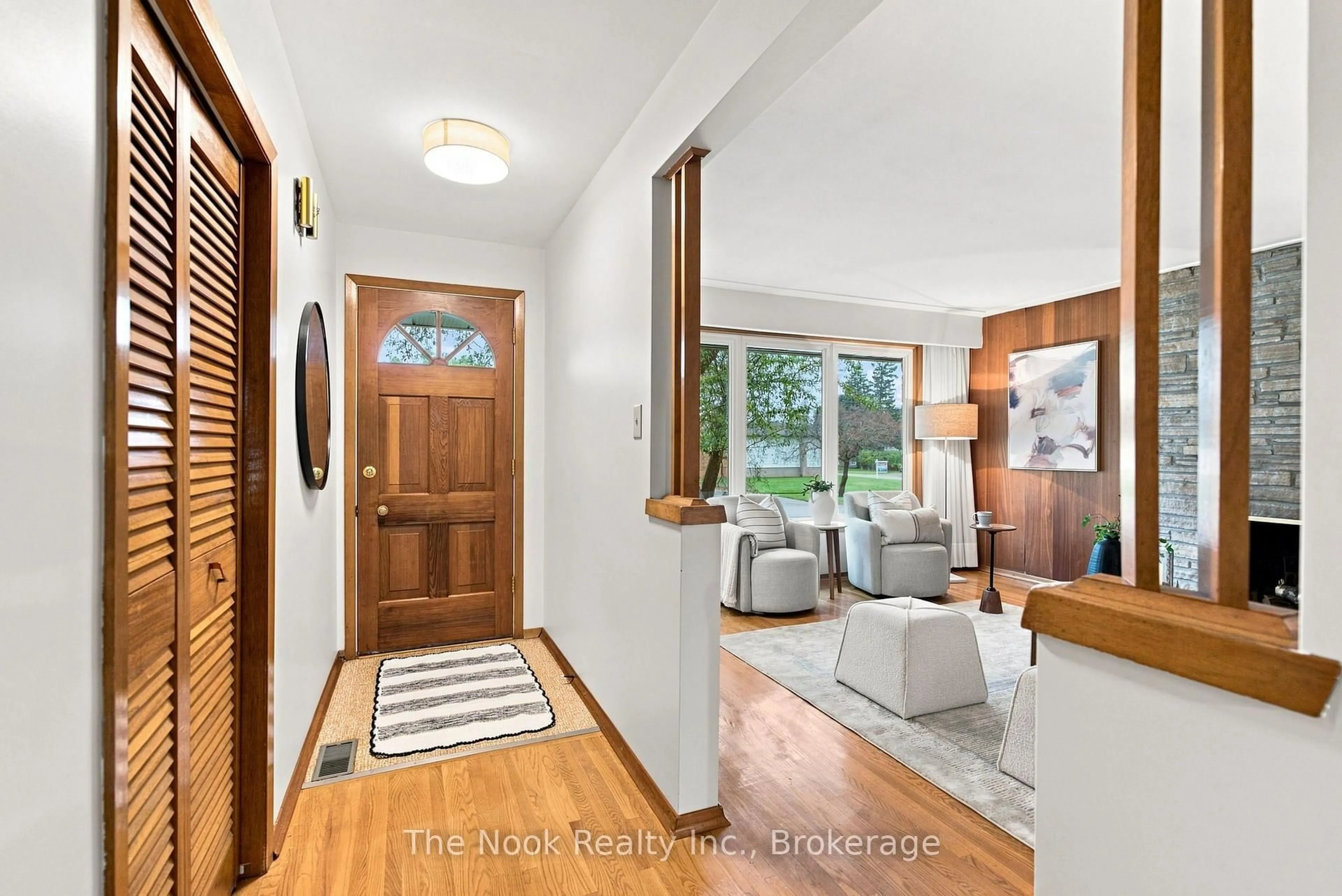 Indoor entryway for 355 Ridgeway Ave, Oshawa Ontario L1J 2V3