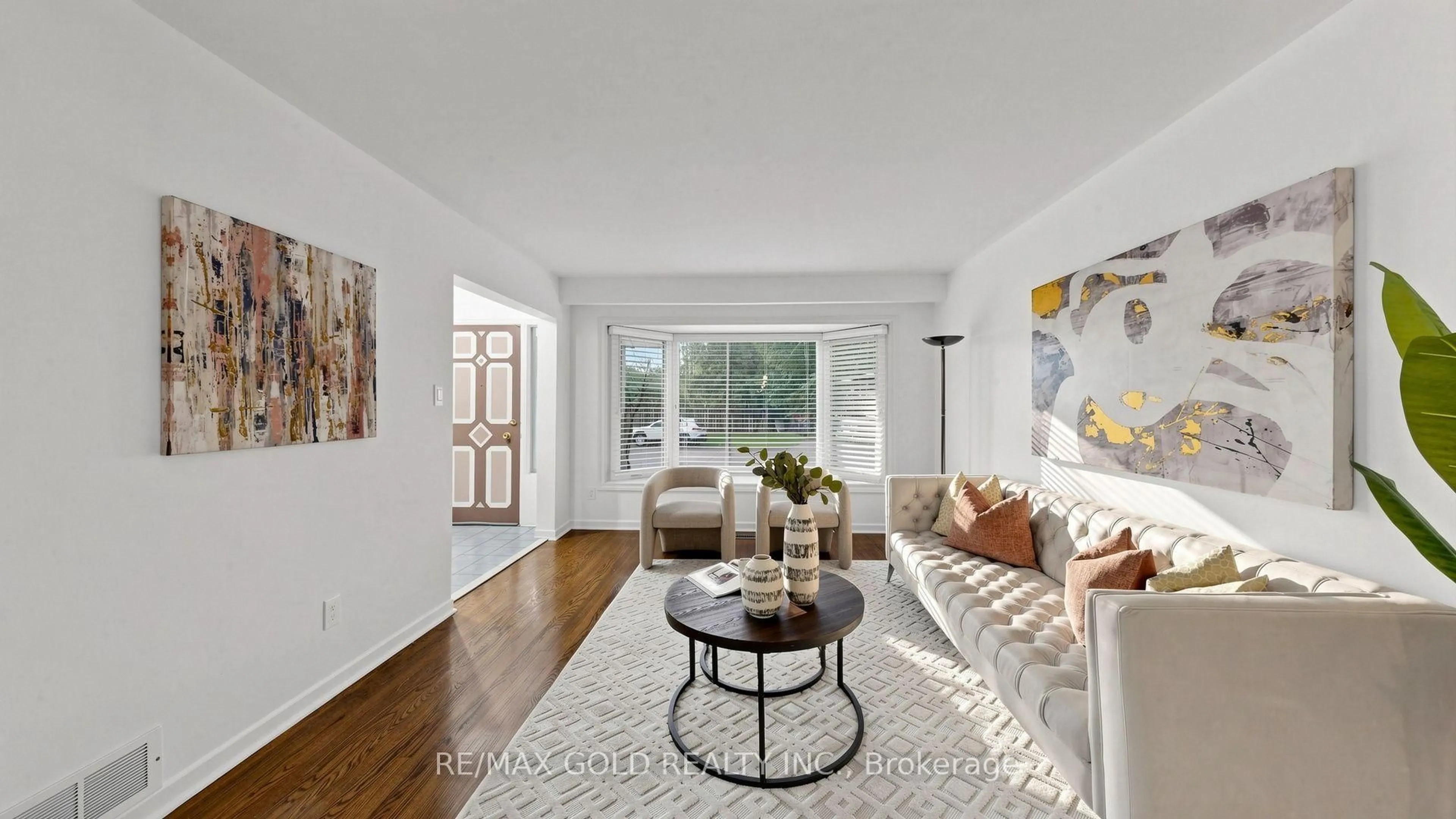 Living room with furniture, unknown for 146 Oakmeadow Blvd, Toronto Ontario M1E 4H3