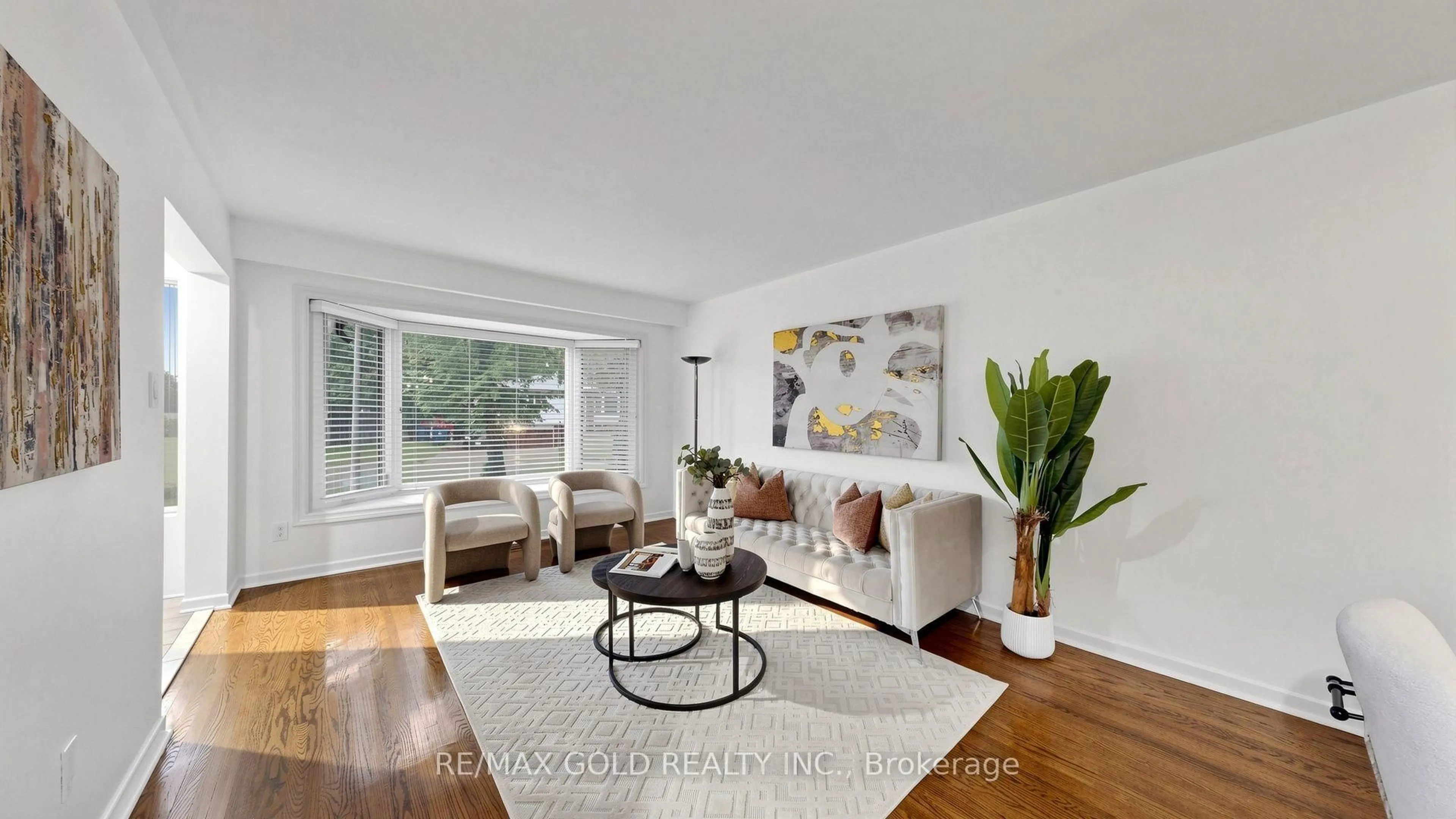 Living room with furniture, wood/laminate floor for 146 Oakmeadow Blvd, Toronto Ontario M1E 4H3