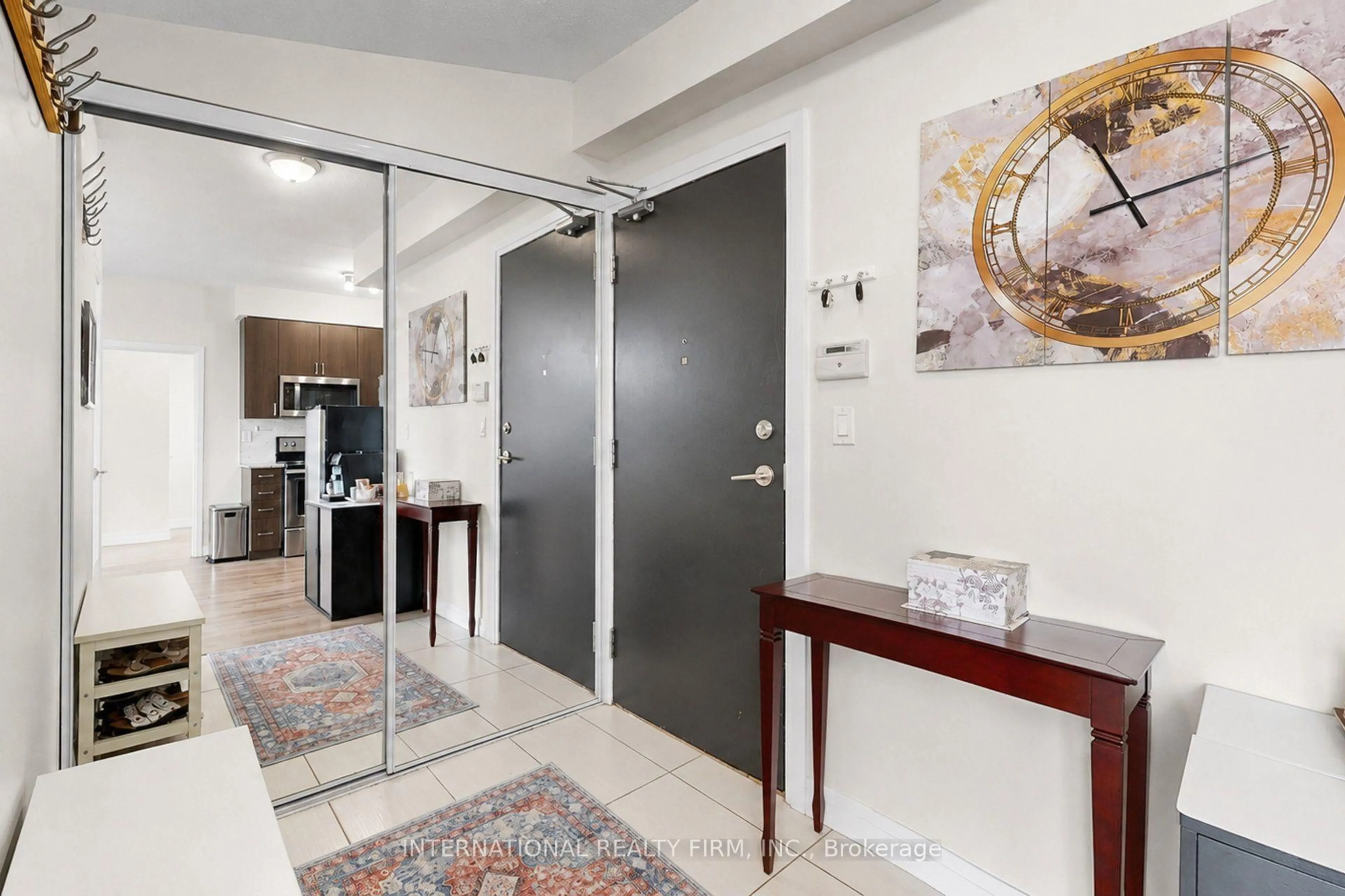 Indoor entryway for 22 East Haven Dr #812, Toronto Ontario M1N 0B4