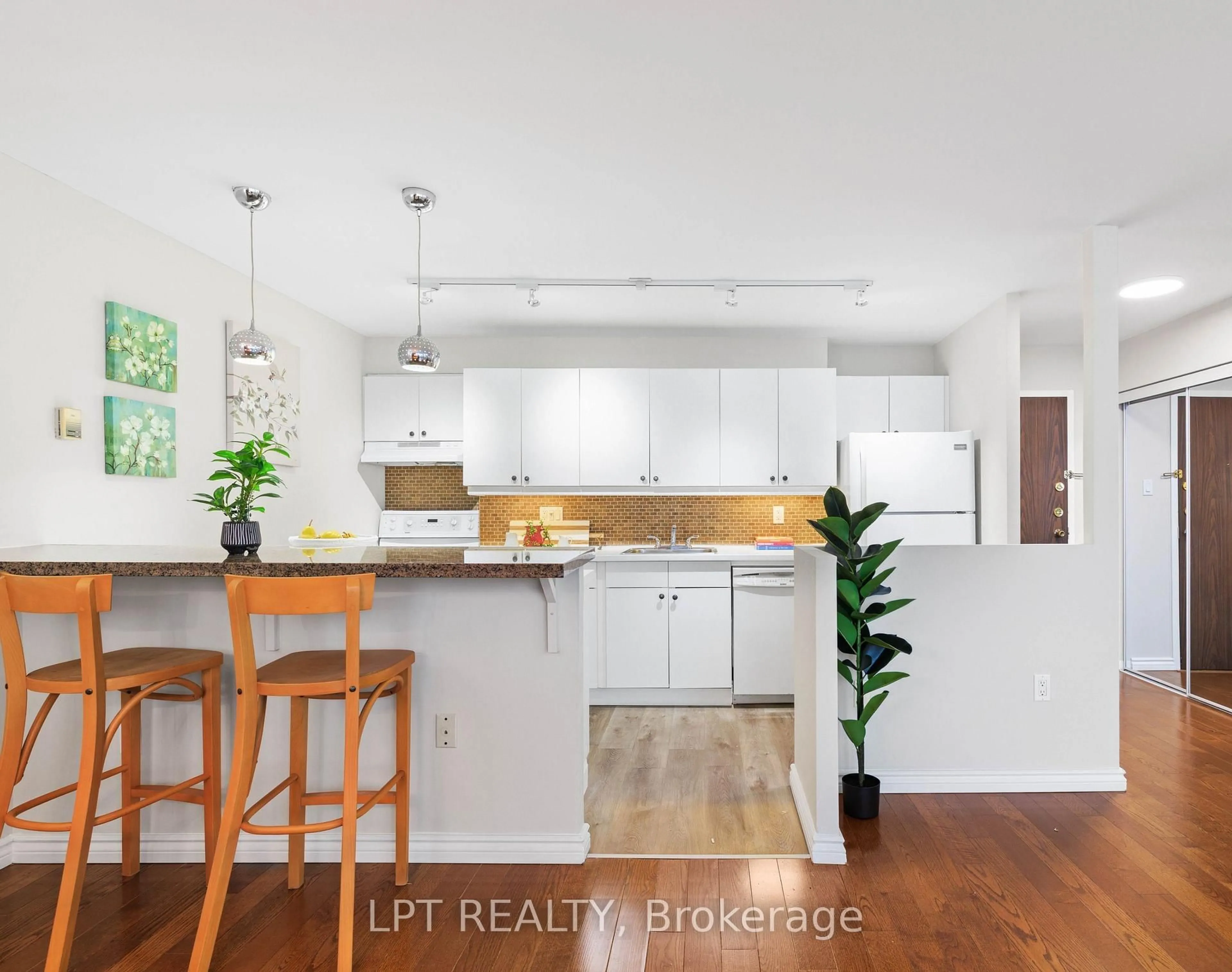 Open concept kitchen, wood/laminate floor for 15 Torrance Rd #1910, Toronto Ontario M1J 3K2