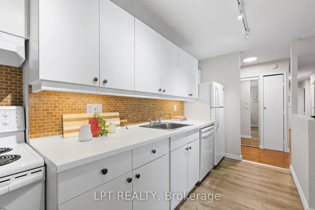 15 Torrance Rd #1910, Toronto 5