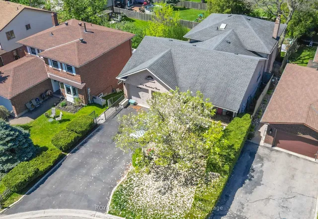 312 Cumberland Crt, Oshawa 3