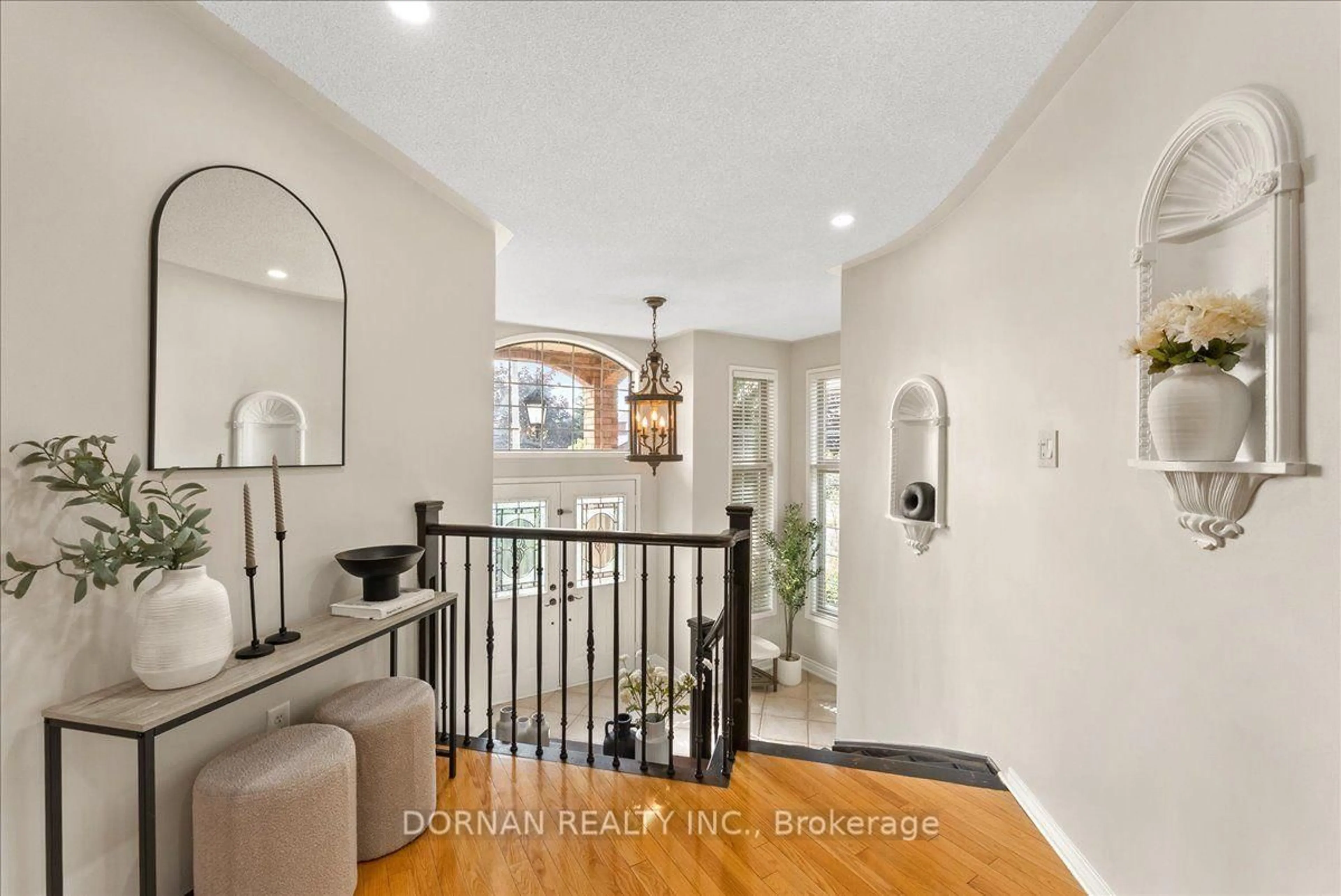 Indoor entryway for 483 Ormond Dr, Oshawa Ontario L1K 2L8