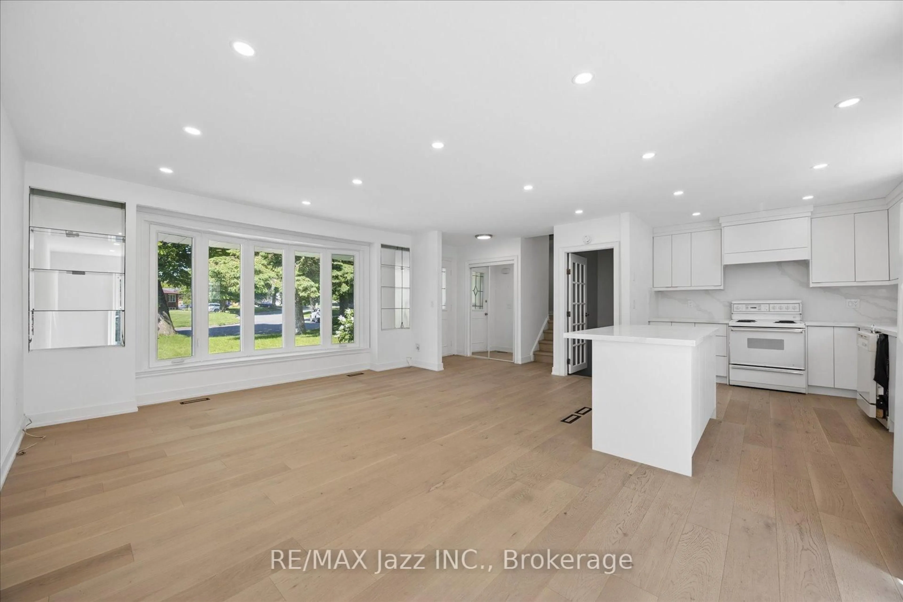 Open concept kitchen, unknown for 243 Acadia Dr, Oshawa Ontario L1G 1X9