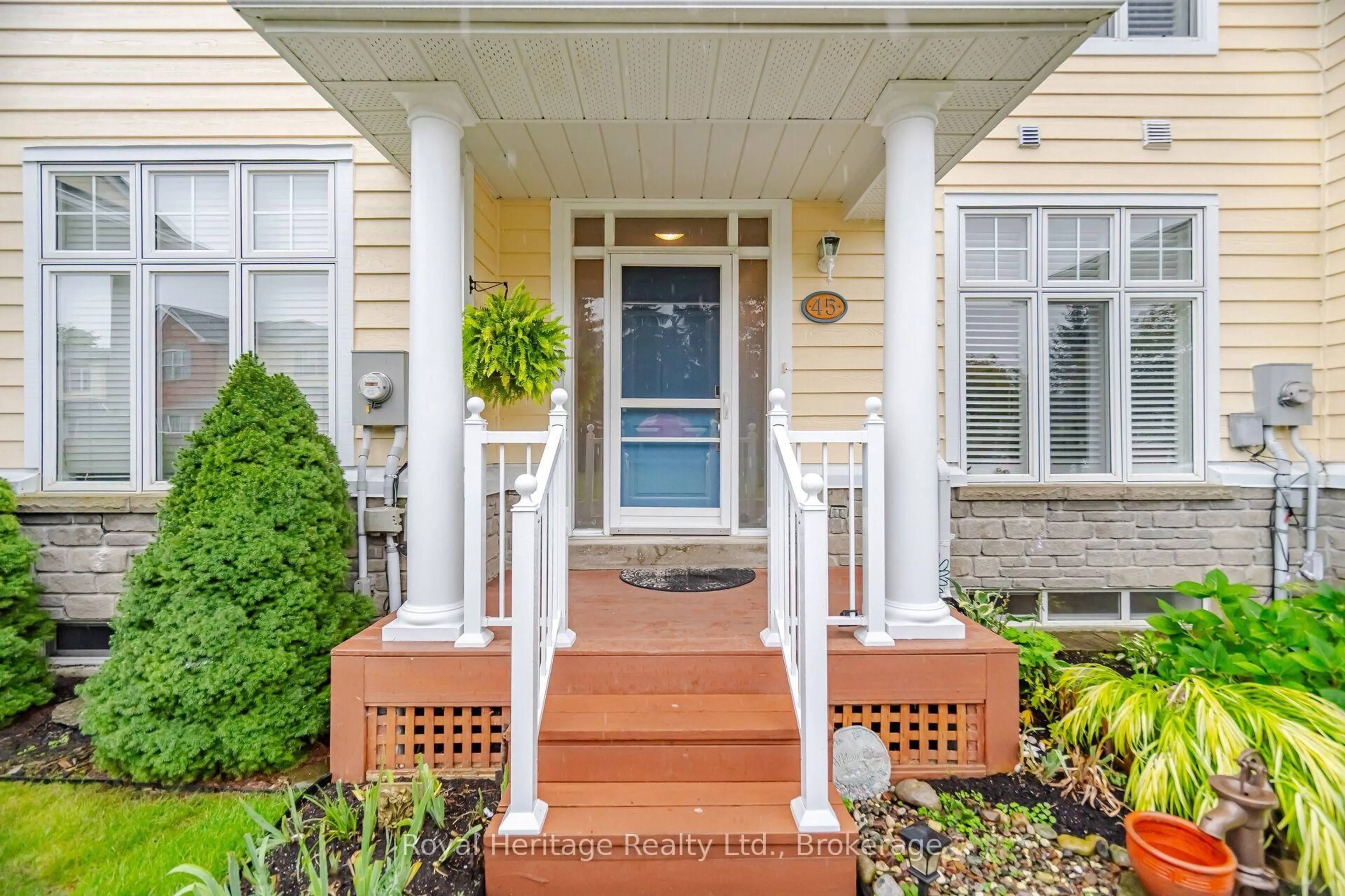 Indoor entryway for 2800 Courtice Rd ##45, Clarington Ontario L1E 2M6