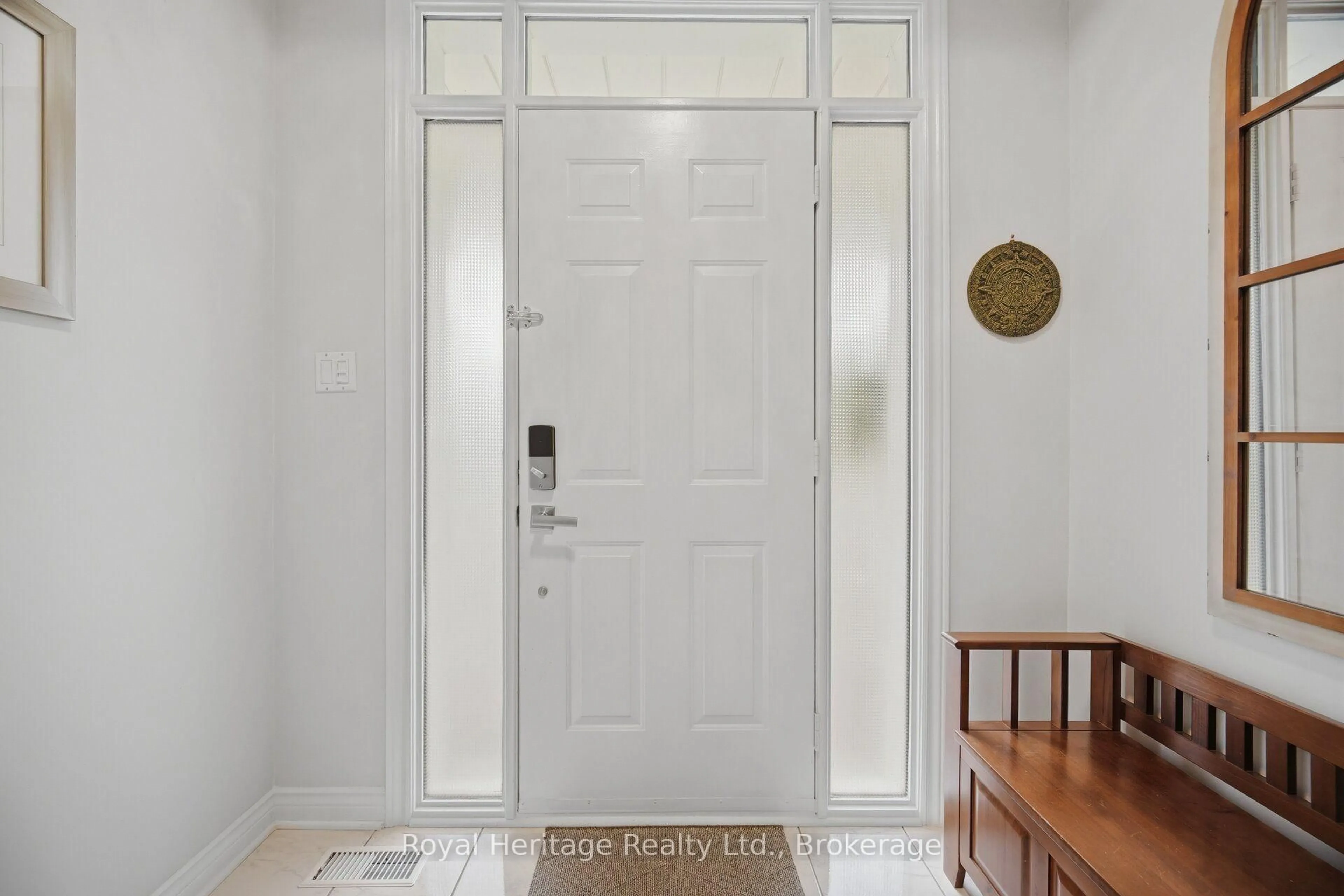 Indoor entryway for 2800 Courtice Rd ##45, Clarington Ontario L1E 2M6