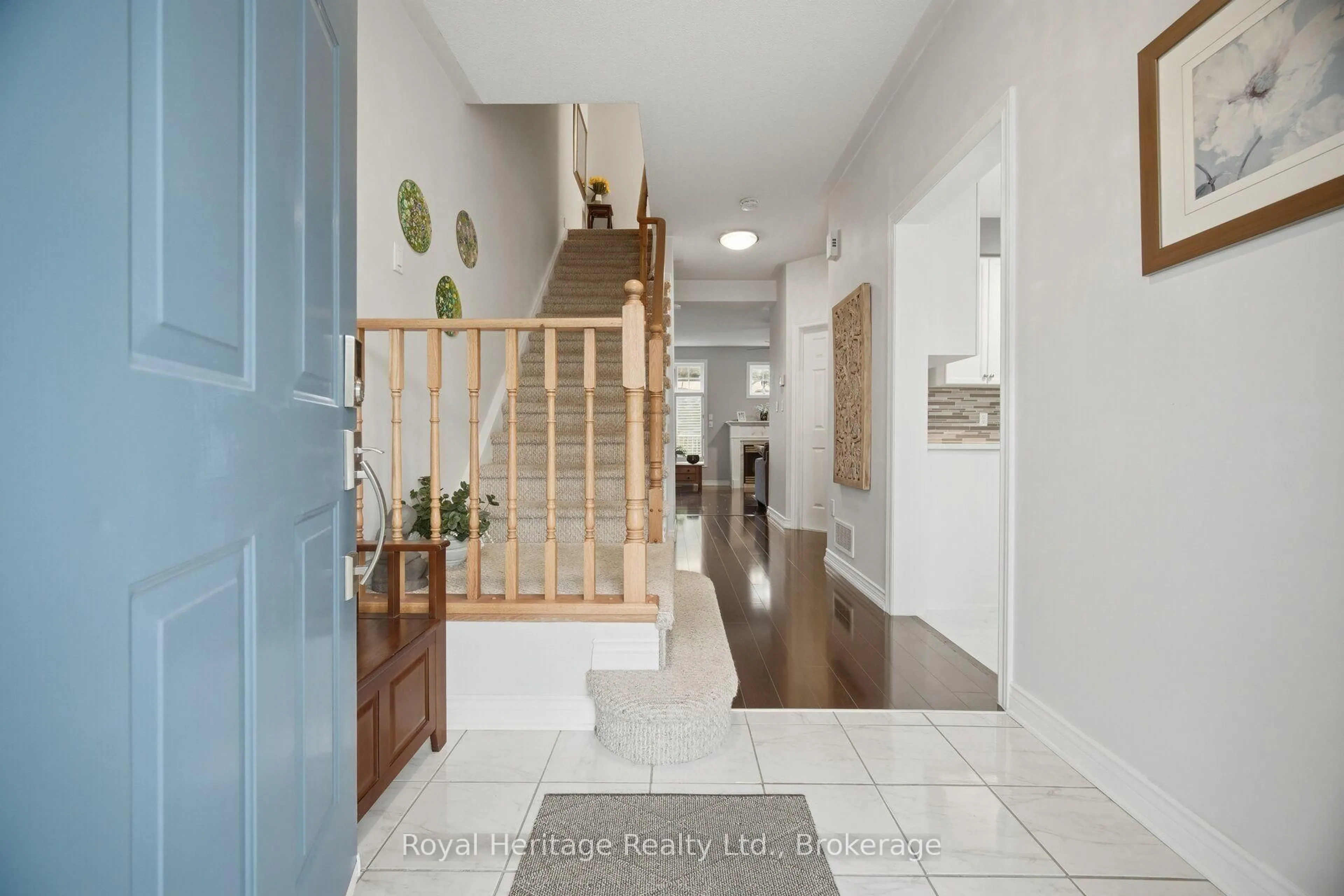 Indoor entryway for 2800 Courtice Rd ##45, Clarington Ontario L1E 2M6