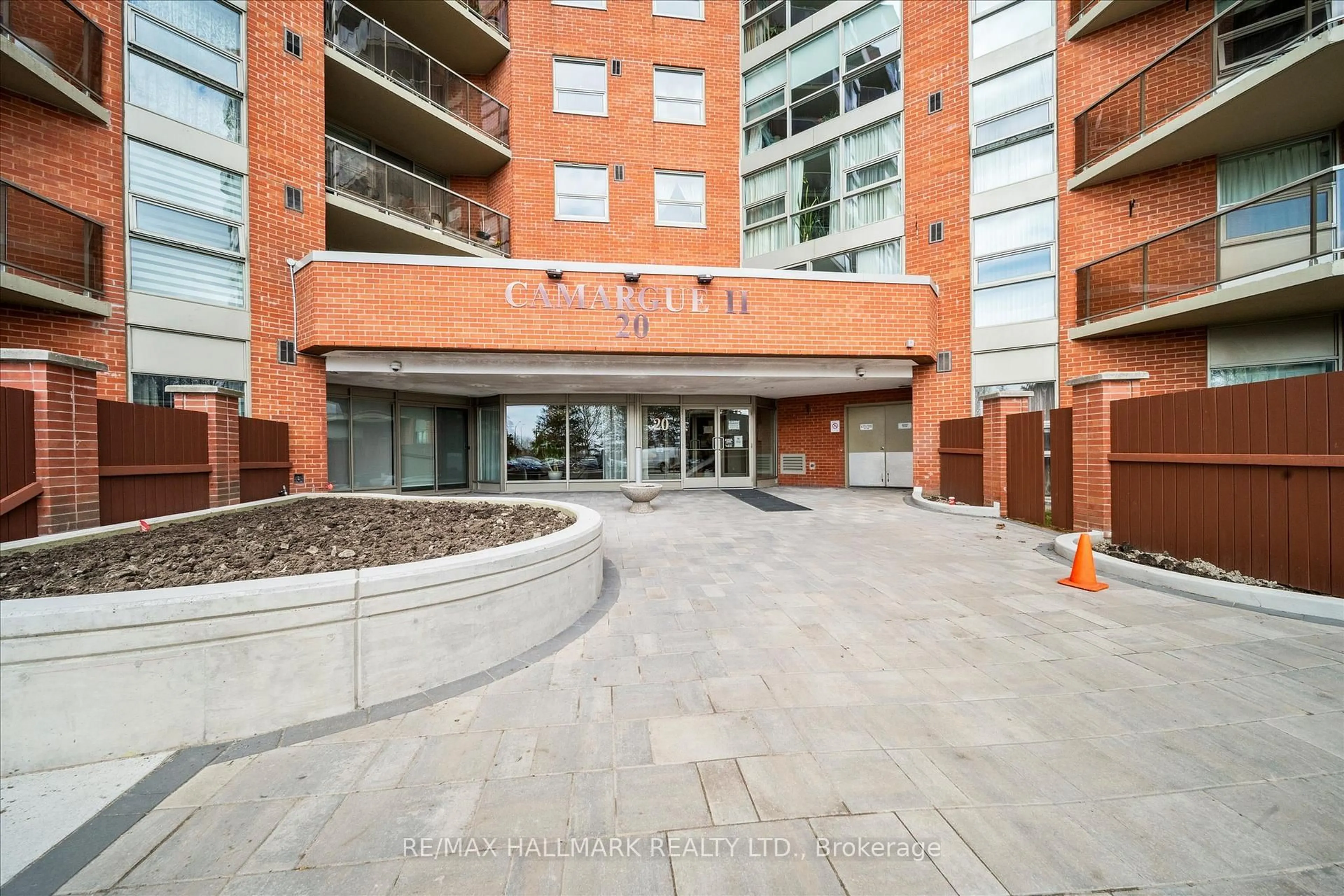 Indoor foyer for 20 Dean Park Rd #902, Toronto Ontario M1B 3G9