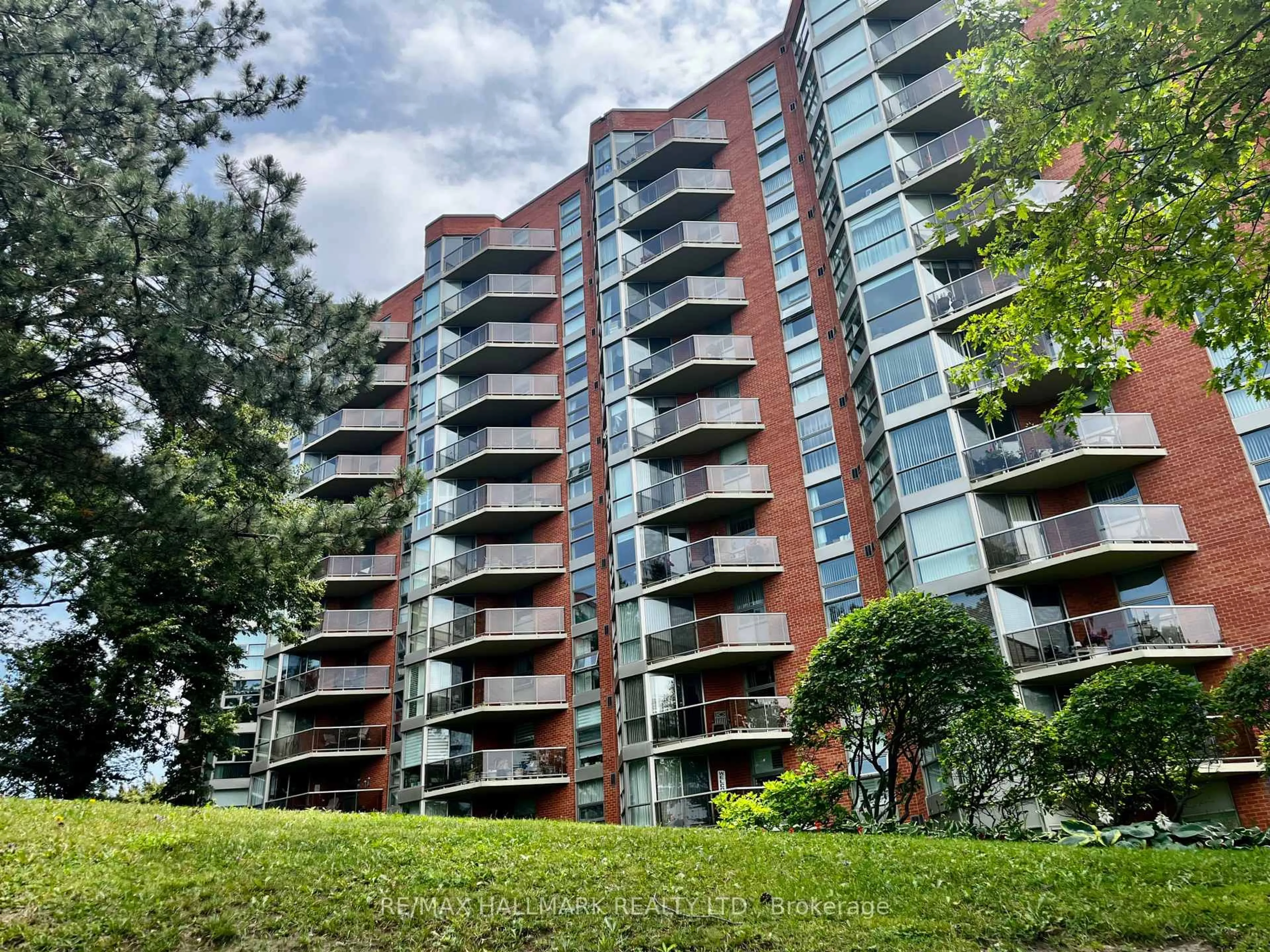 A pic from outside/outdoor area/front of a property/back of a property/a pic from drone, unknown for 20 Dean Park Rd #902, Toronto Ontario M1B 3G9