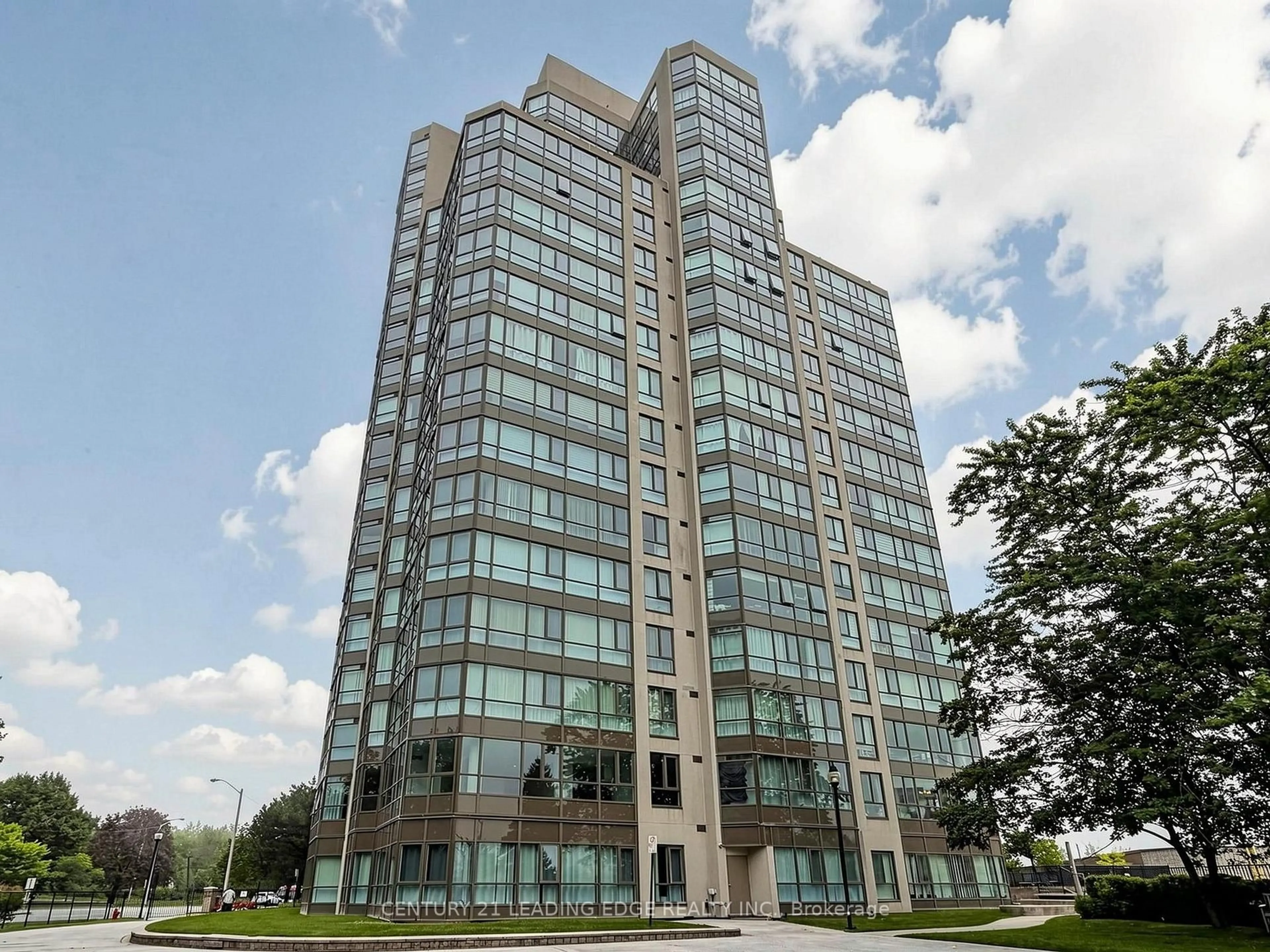 Indoor foyer for 3231 Eglinton Ave #204, Toronto Ontario M1J 3N5