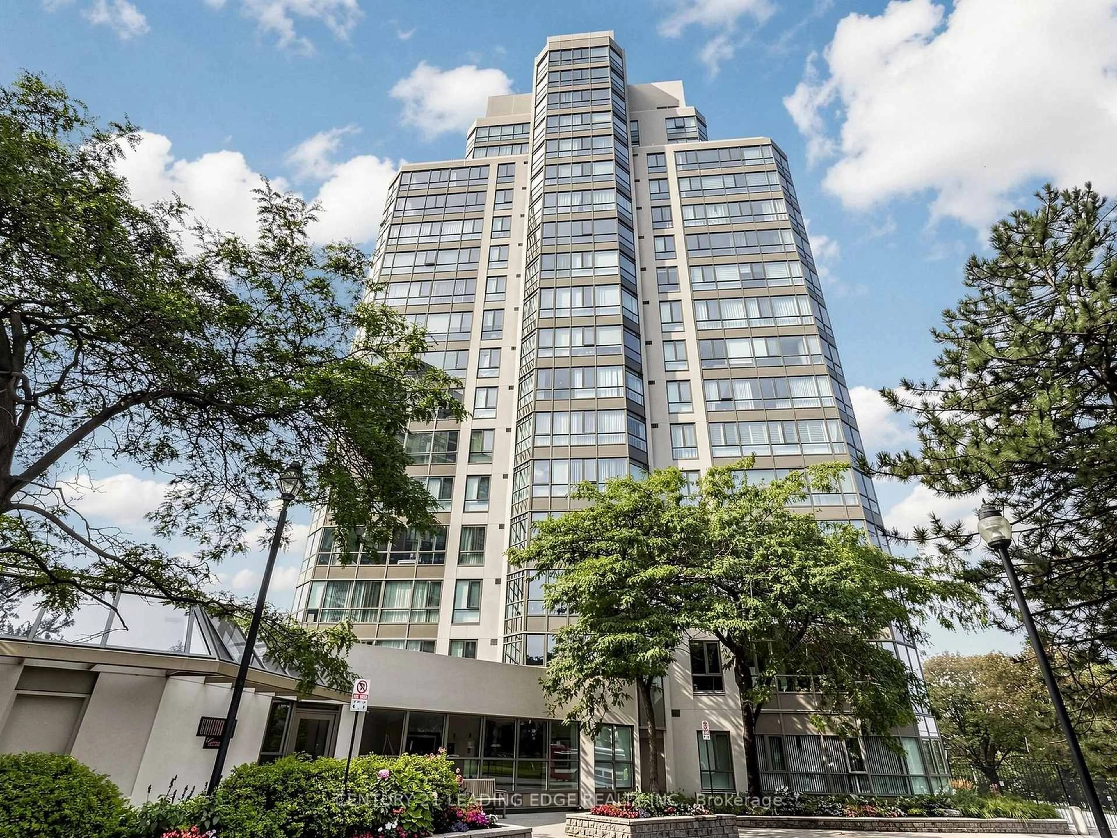 Indoor foyer for 3231 Eglinton Ave #204, Toronto Ontario M1J 3N5