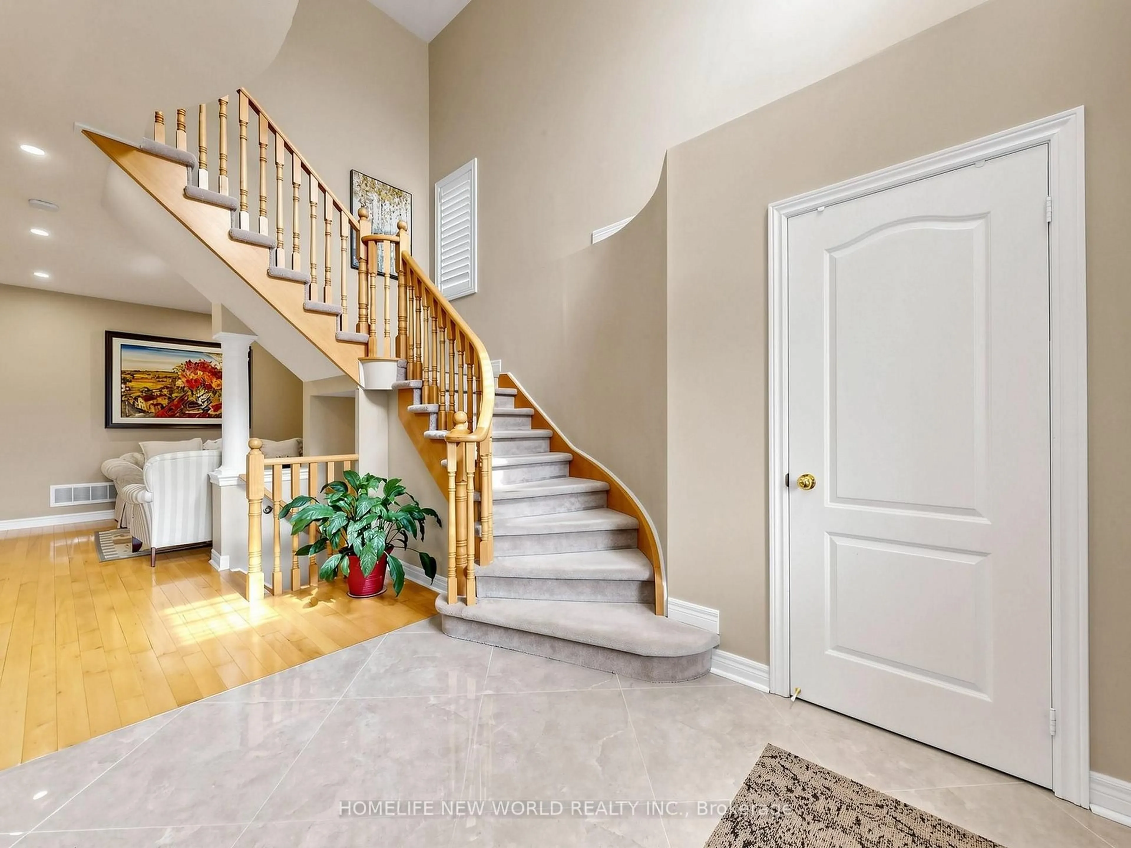 Indoor entryway for 37 Timbercreek Crt, Toronto Ontario M1W 4A1