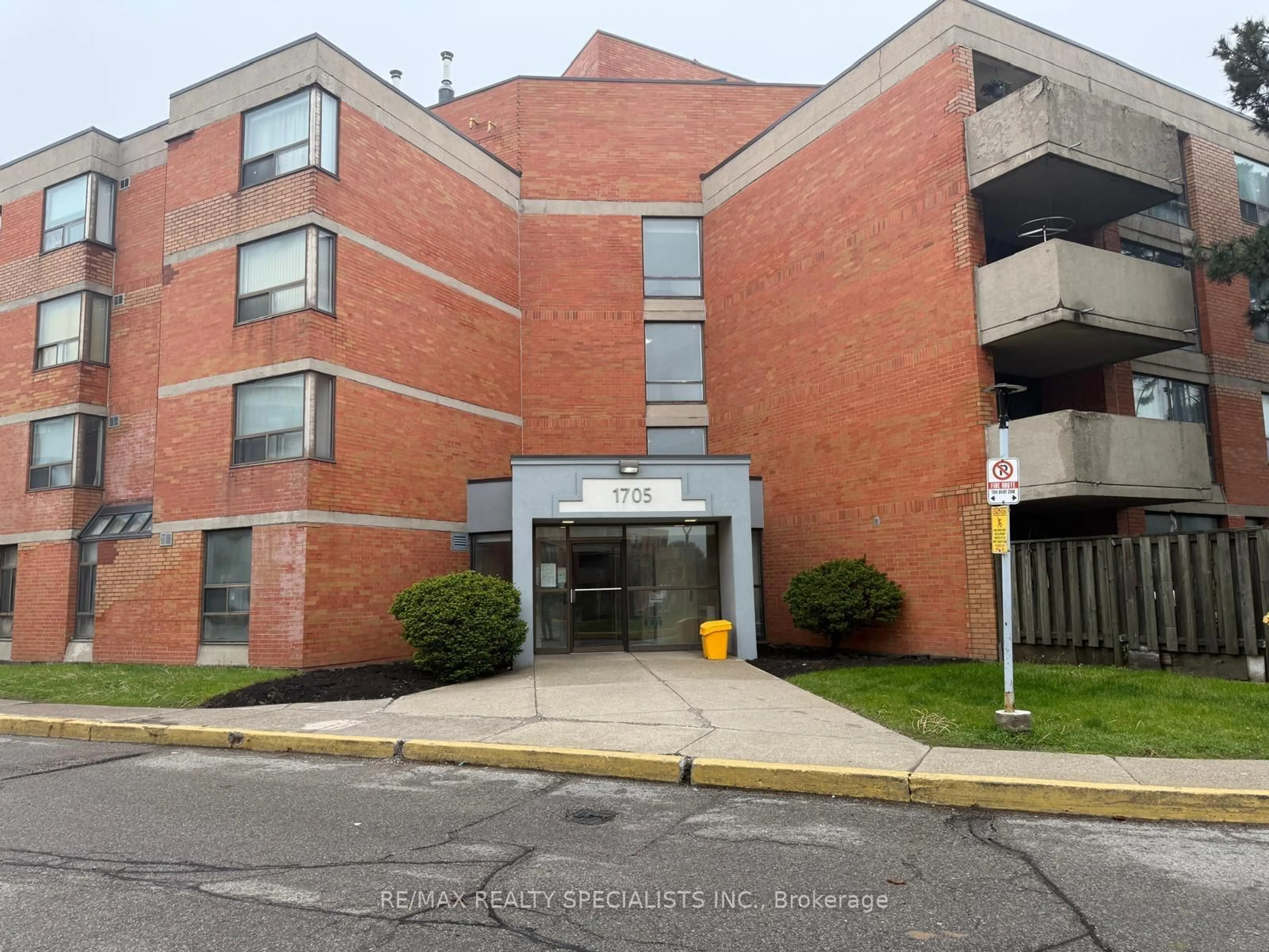Indoor foyer for 1705 Mccowan Rd #103, Toronto Ontario M1S 4L2