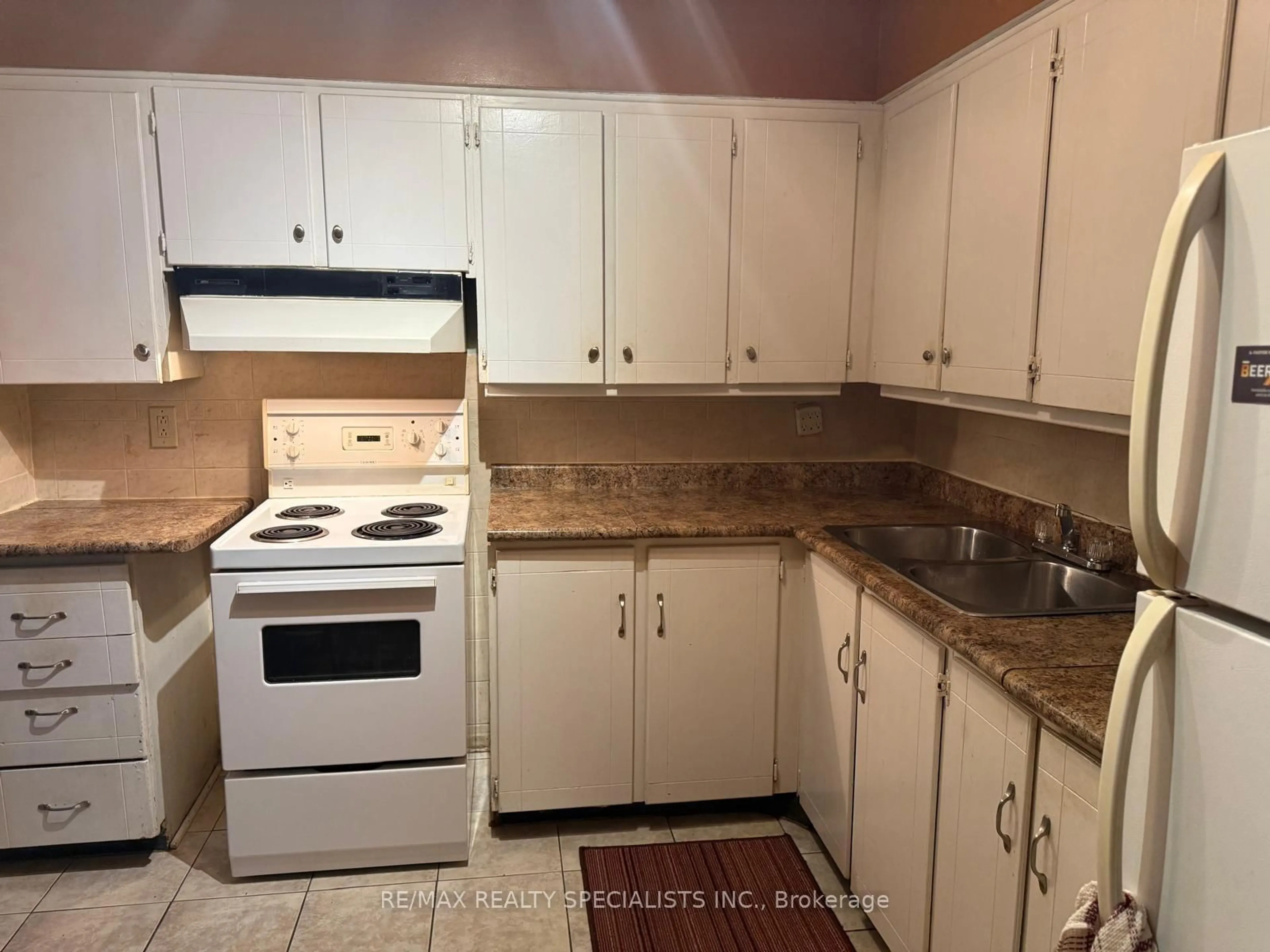 Standard kitchen, unknown for 1705 Mccowan Rd #103, Toronto Ontario M1S 4L2