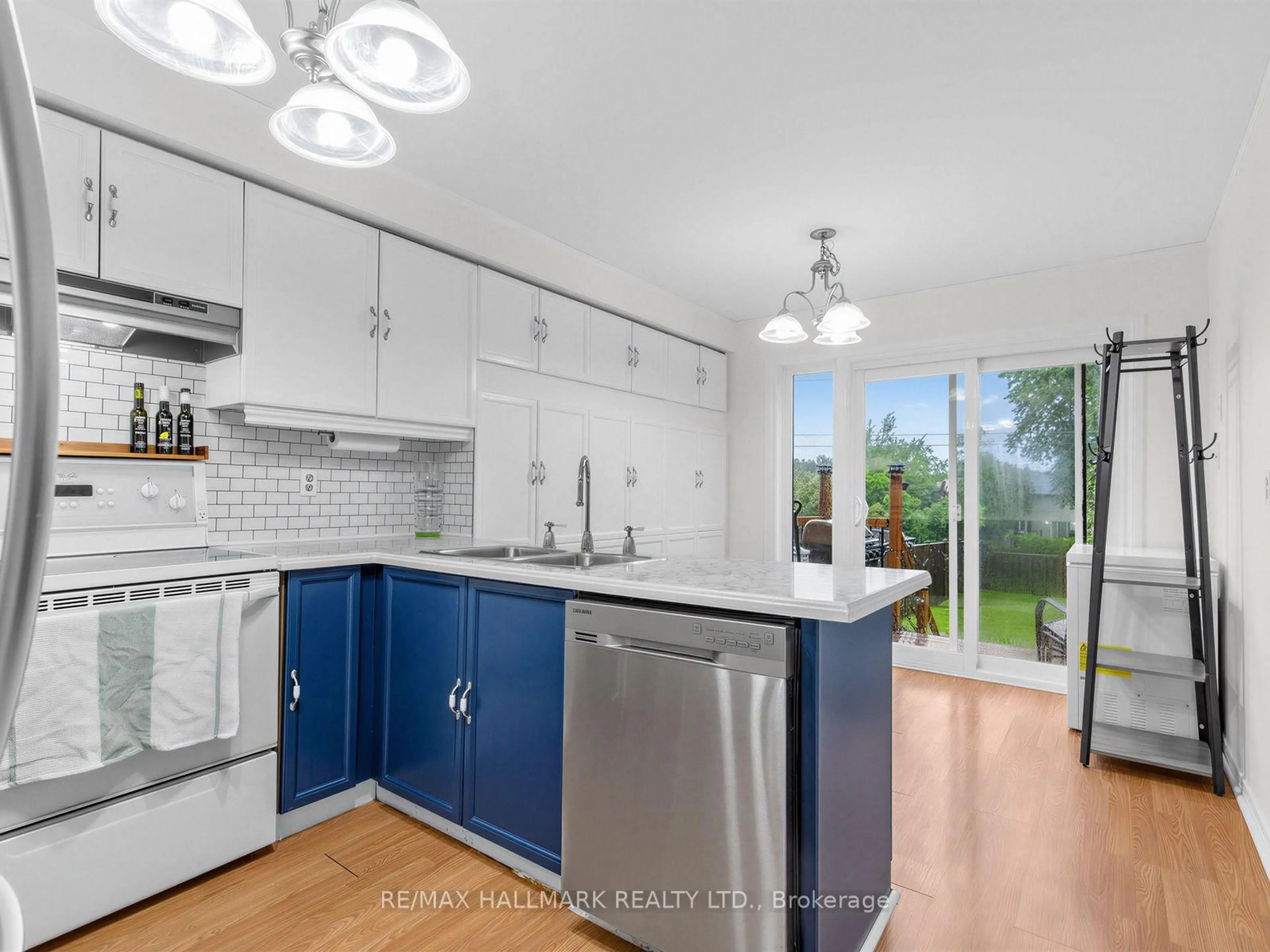 Open concept kitchen, ceramic/tile floor for 1553 Rawlings Dr, Pickering Ontario L1V 5B2