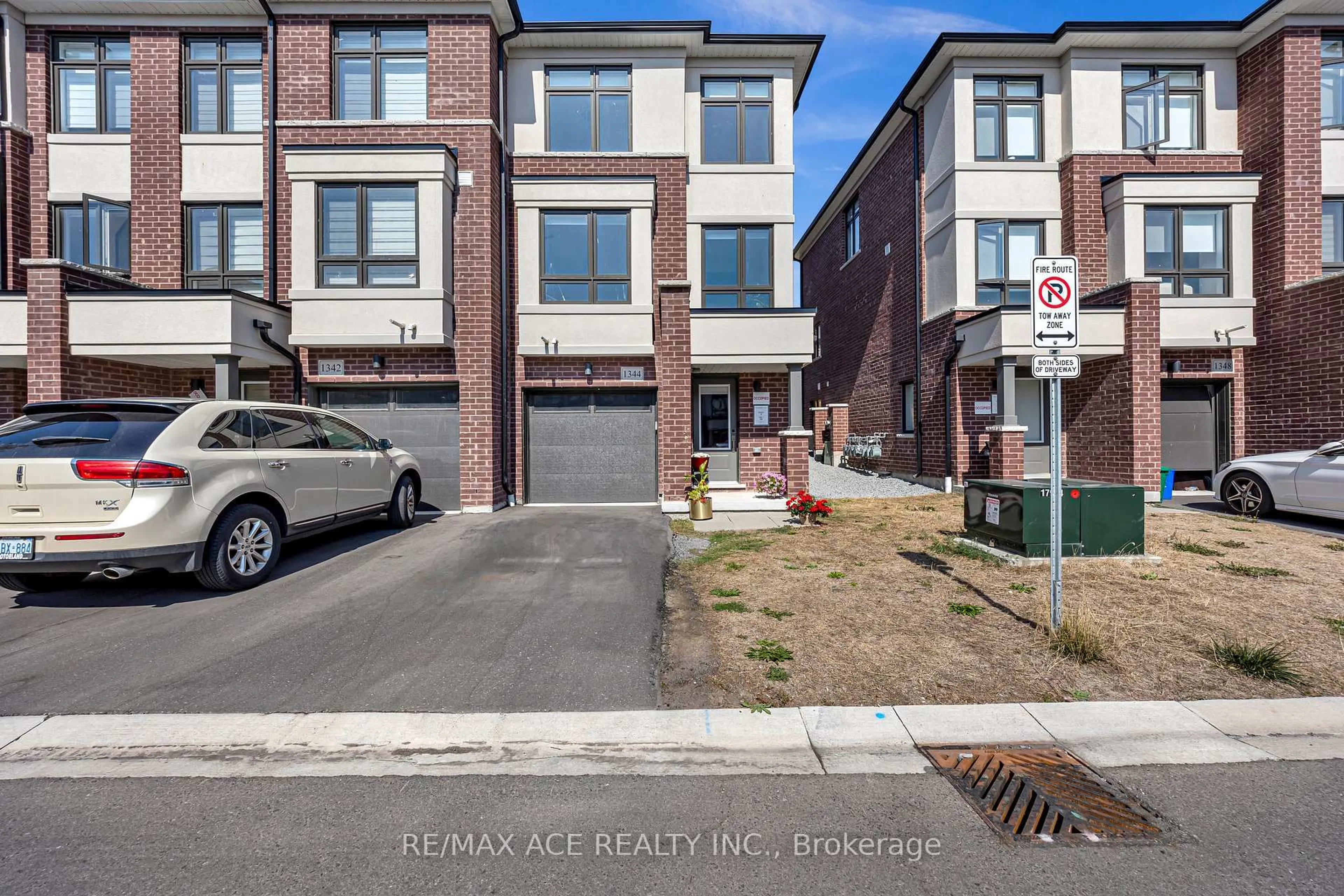 Home with brick exterior material, street for 1344 Bradenton  Path, Oshawa Ontario L1K 1A9