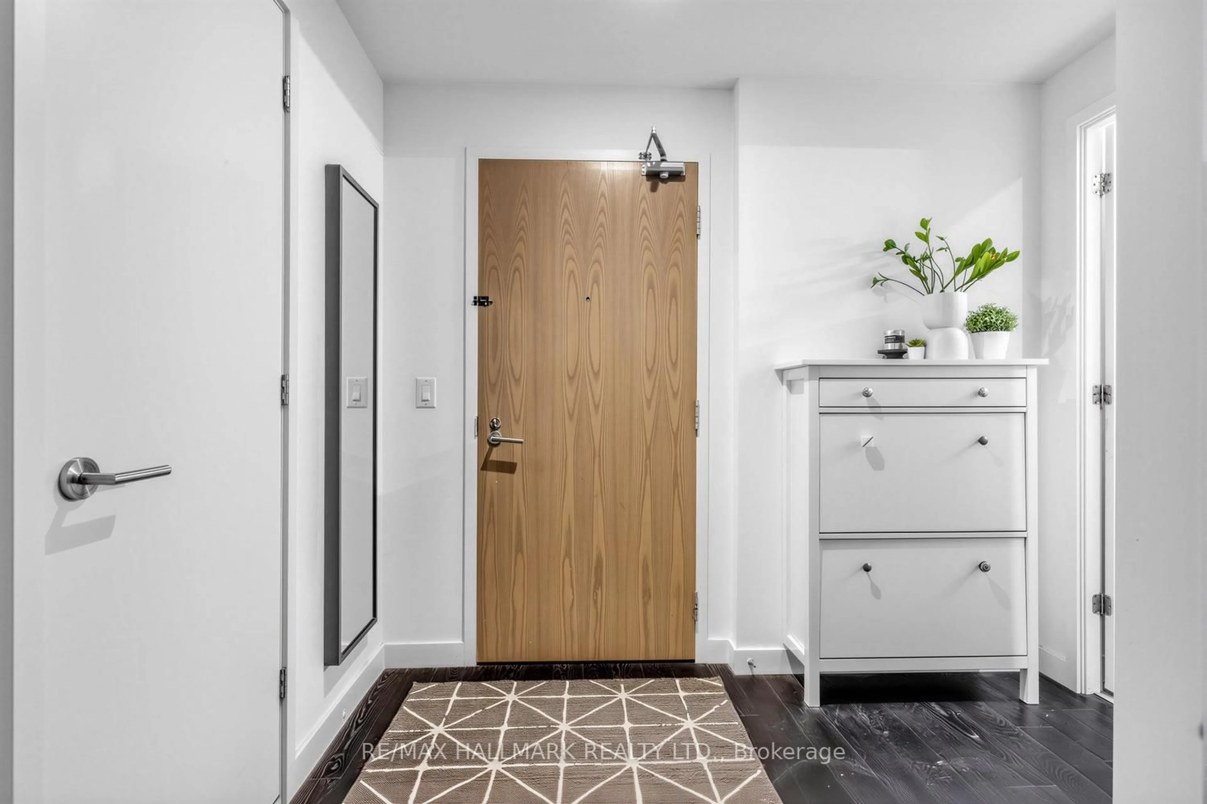 Indoor entryway for 90 Broadview Ave #408, Toronto Ontario M4M 0A7