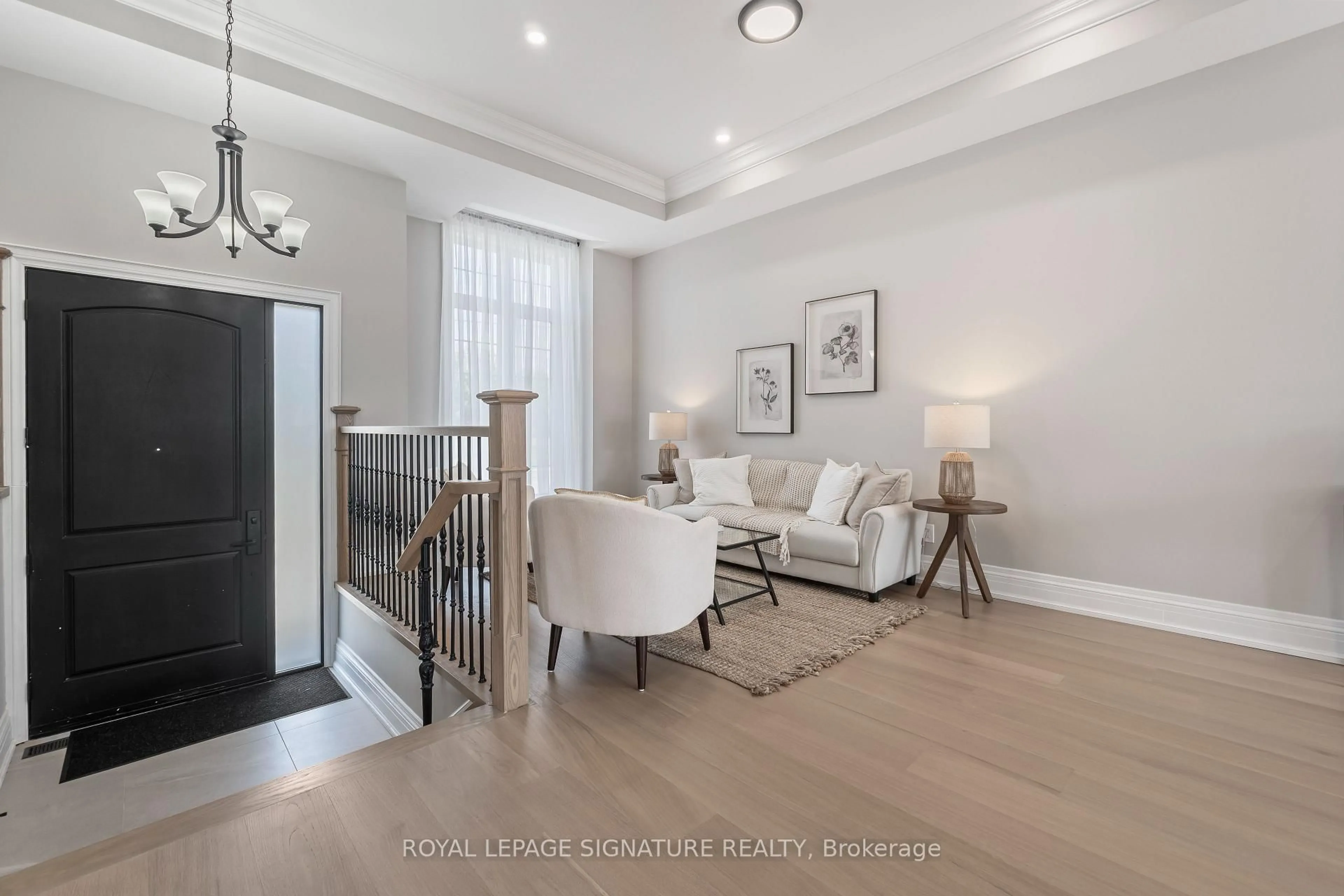 Indoor entryway for 1309 Commerce St, Pickering Ontario L1W 1E1