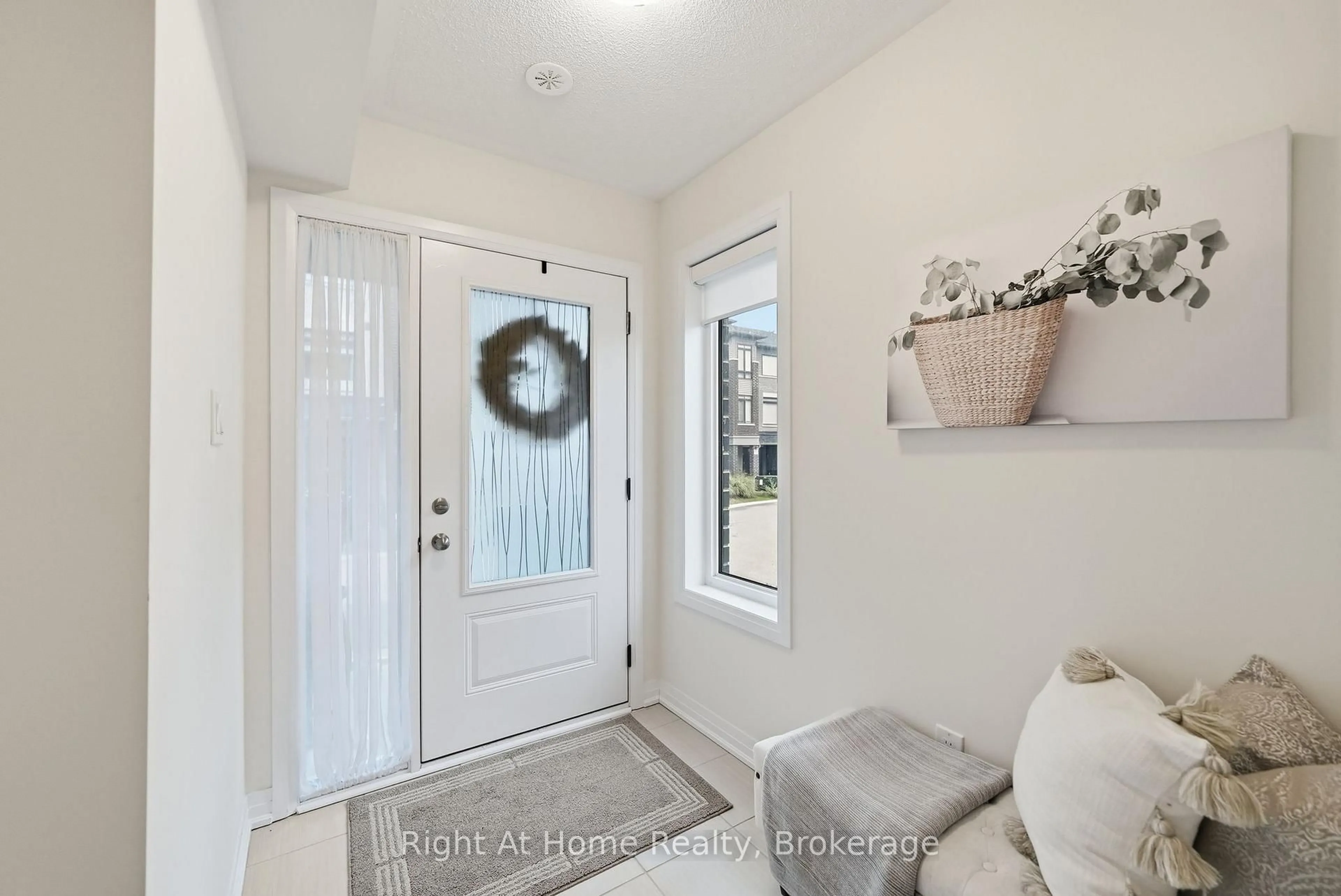 Indoor entryway for 52 Emmas Way, Whitby Ontario L1R 0S7