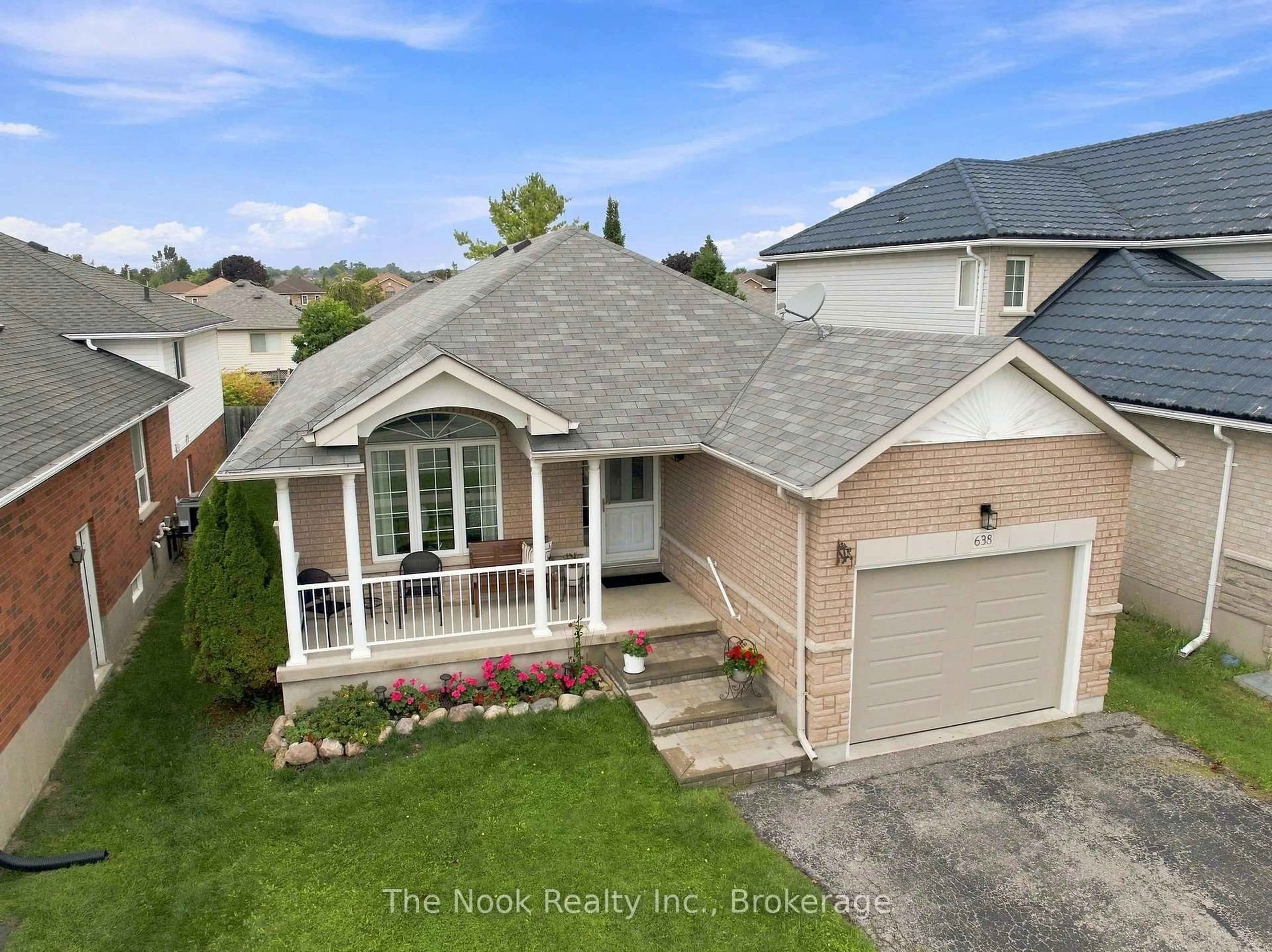 A pic from outside/outdoor area/front of a property/back of a property/a pic from drone, street for 638 Longworth Ave, Clarington Ontario L1C 5B8