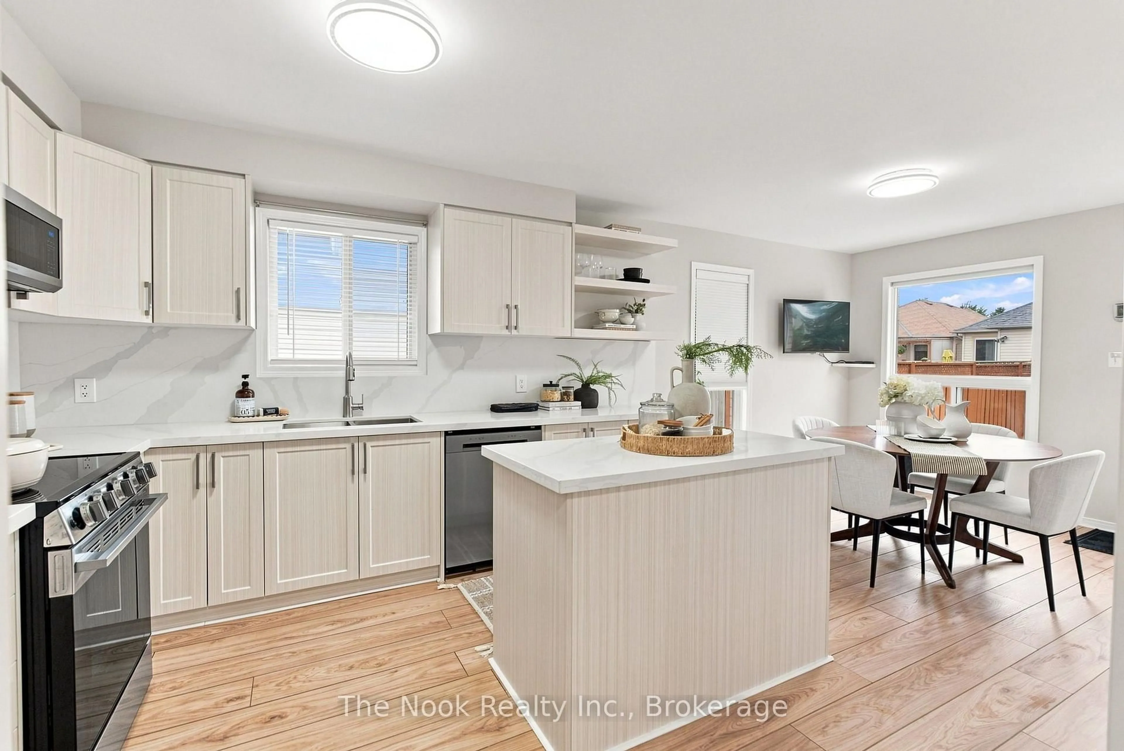 Open concept kitchen, unknown for 638 Longworth Ave, Clarington Ontario L1C 5B8