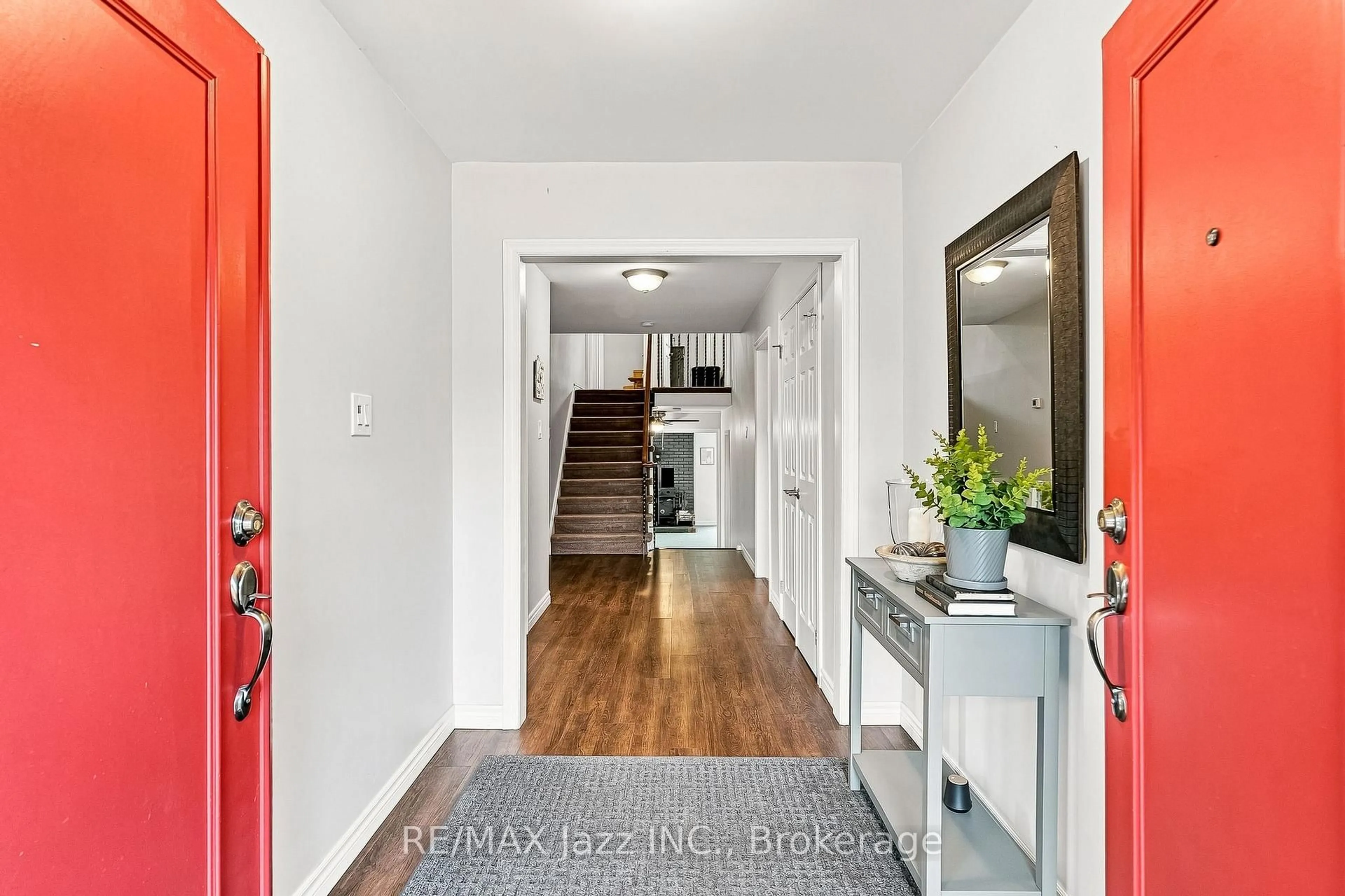 Indoor entryway for 76 Chester Cres, Scugog Ontario L9L 1K8