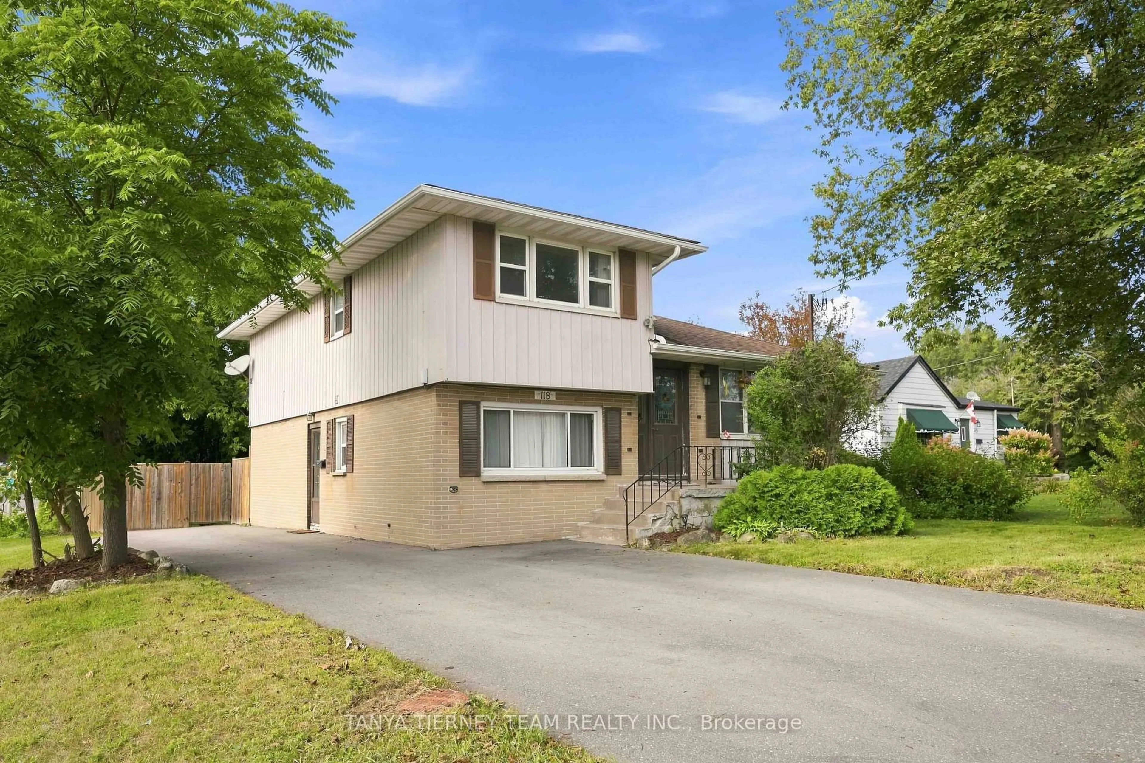 Unknown for 118 Rossland Rd, Oshawa Ontario L1G 2V6