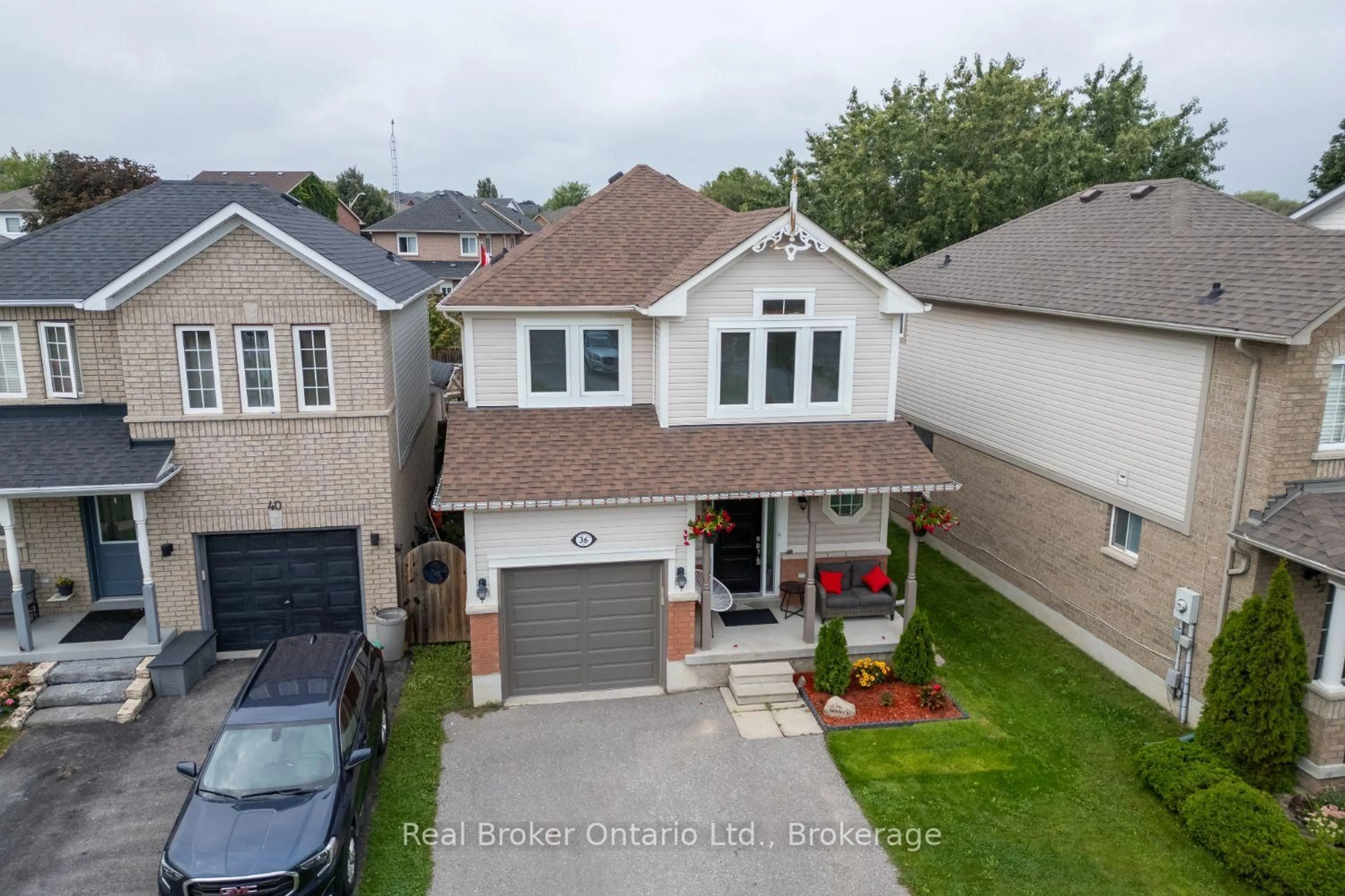 A pic from outside/outdoor area/front of a property/back of a property/a pic from drone, street for 36 Bannister St, Clarington Ontario L1C 5L8