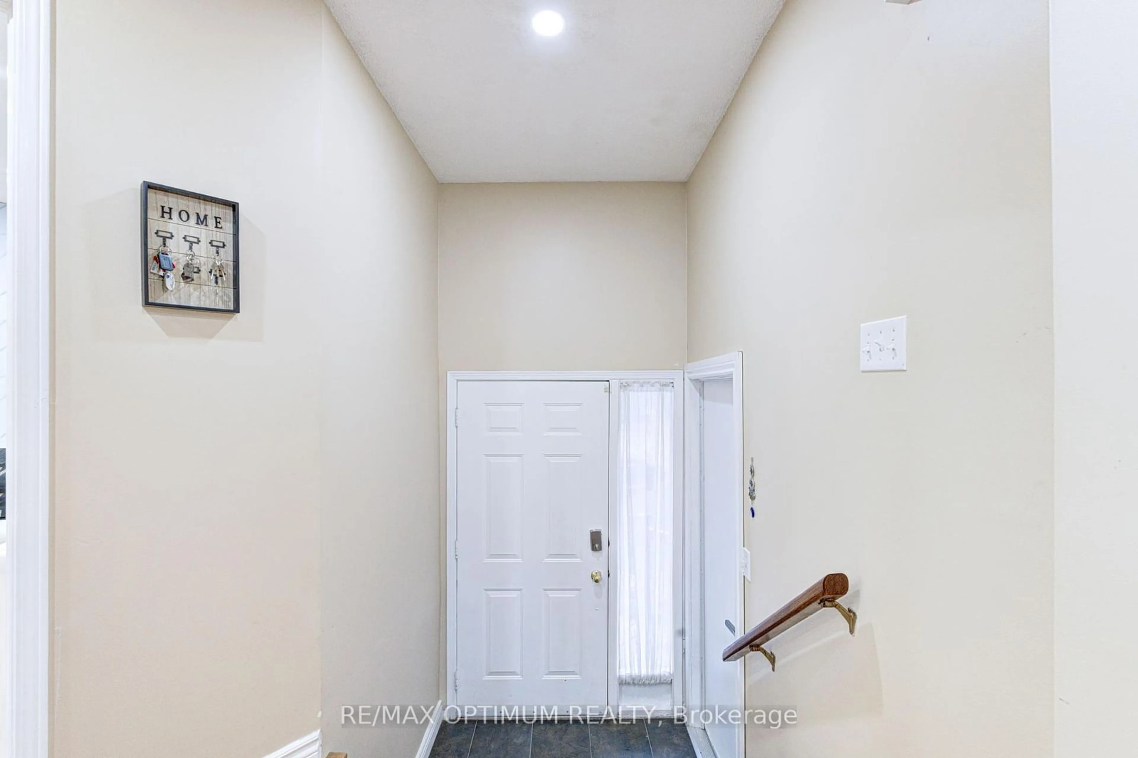 Indoor entryway for 11 Murkar Cres, Whitby Ontario L1N 8Y4