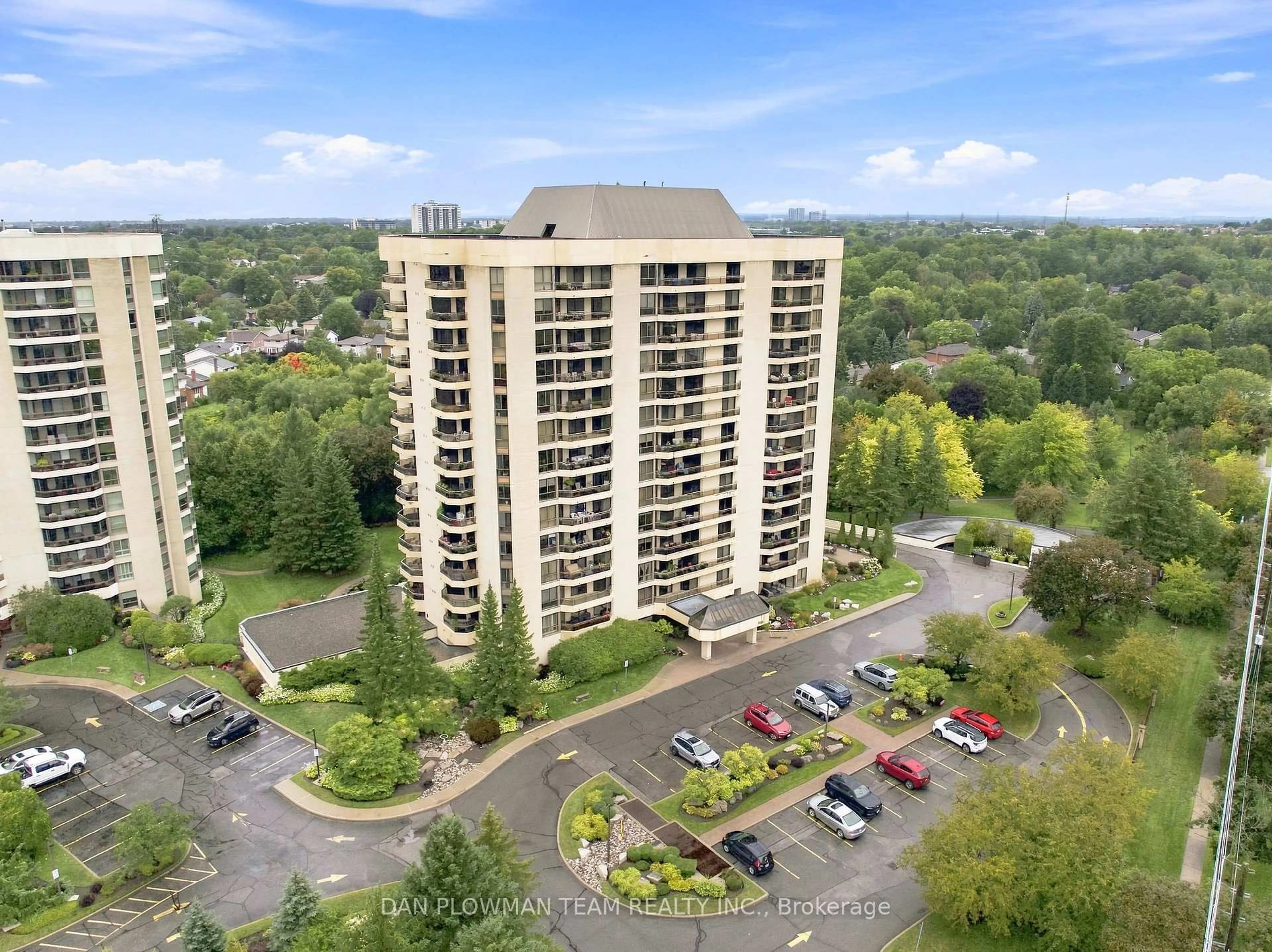 A pic from outside/outdoor area/front of a property/back of a property/a pic from drone, unknown for 900 Wilson Rd #1003, Oshawa Ontario L1G 7T2