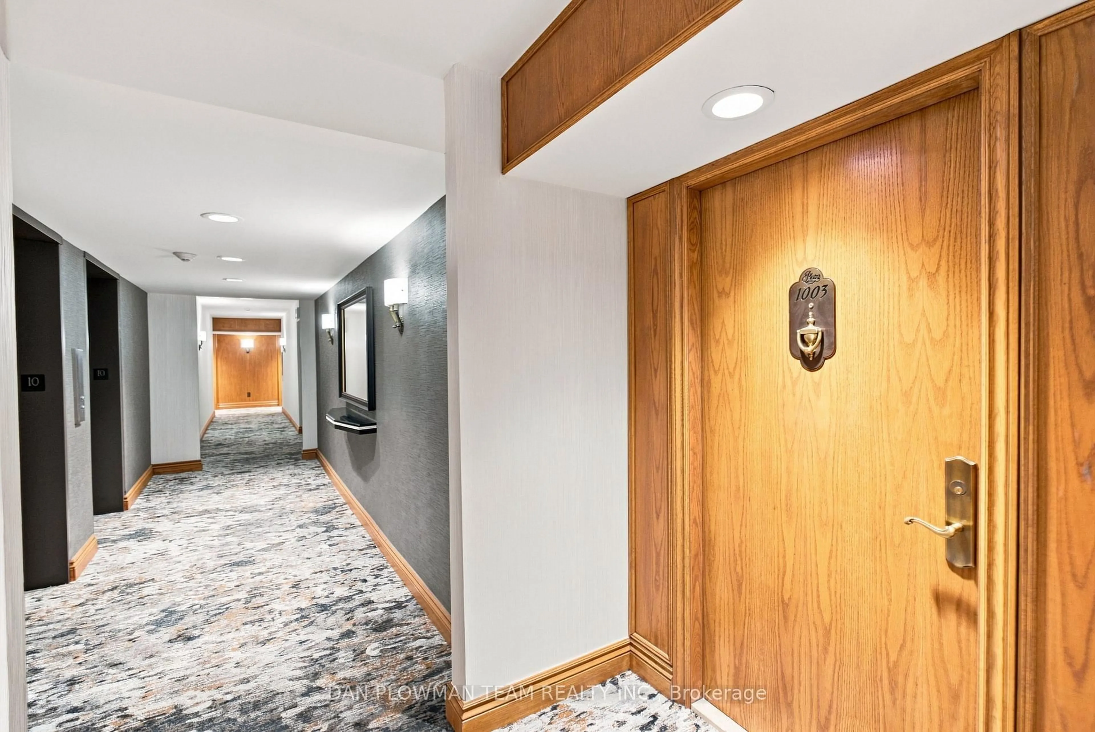 Indoor foyer for 900 Wilson Rd #1003, Oshawa Ontario L1G 7T2