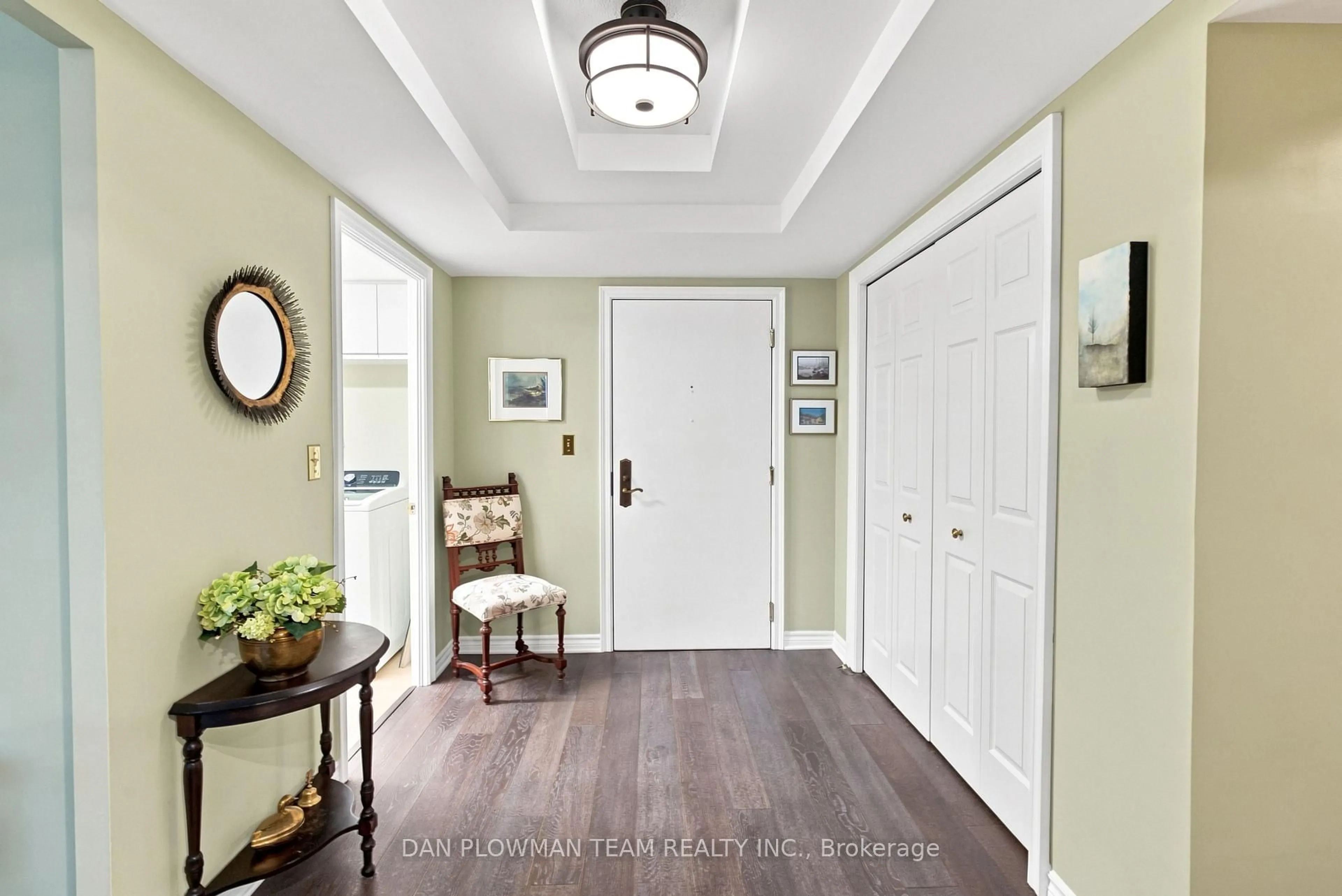 Indoor entryway for 900 Wilson Rd #1003, Oshawa Ontario L1G 7T2