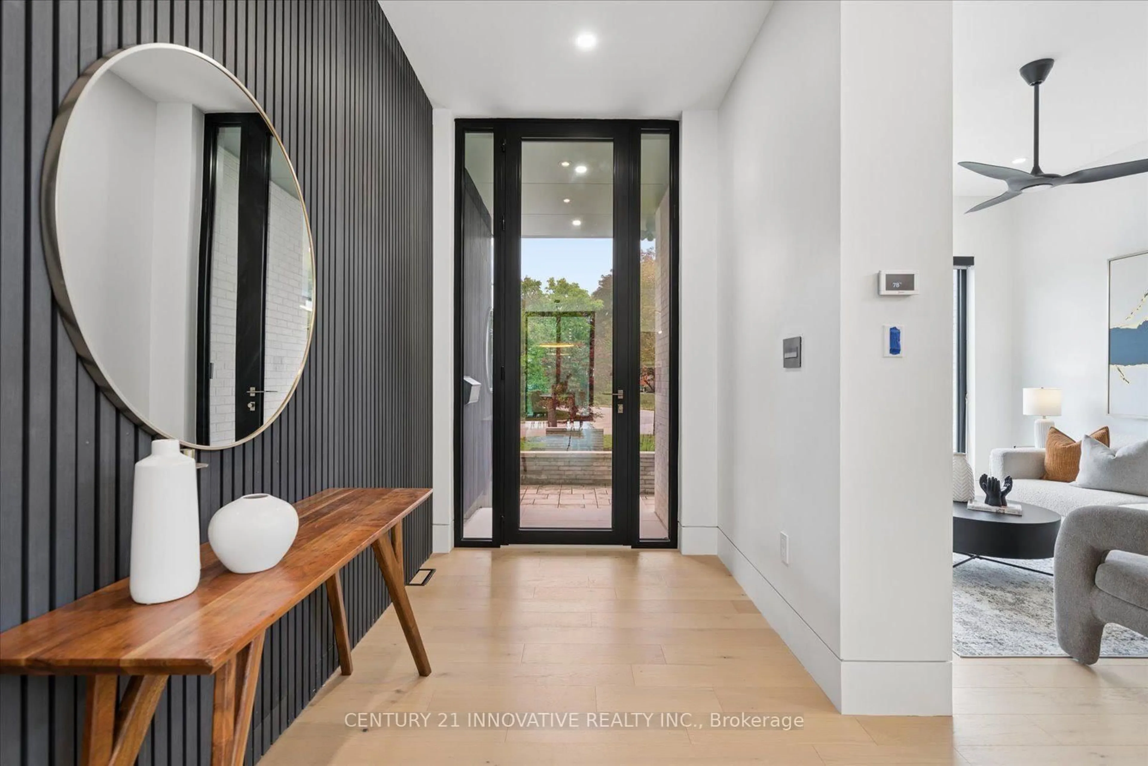 Indoor entryway for 10 Haida Crt, Toronto Ontario M1C 3L1