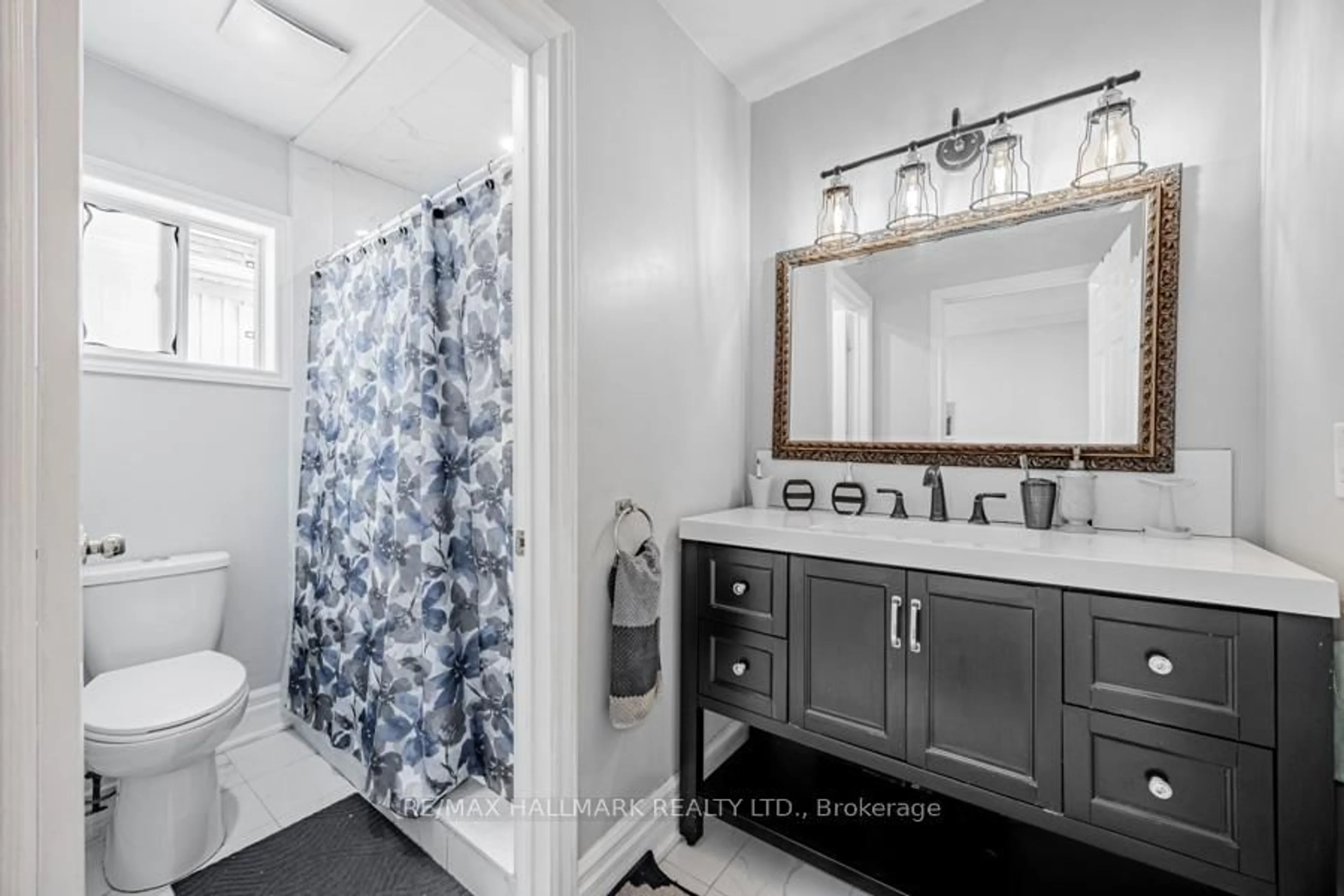 Contemporary bathroom, ceramic/tile floor for 1109 Keswick Crt, Oshawa Ontario L1K 2V2