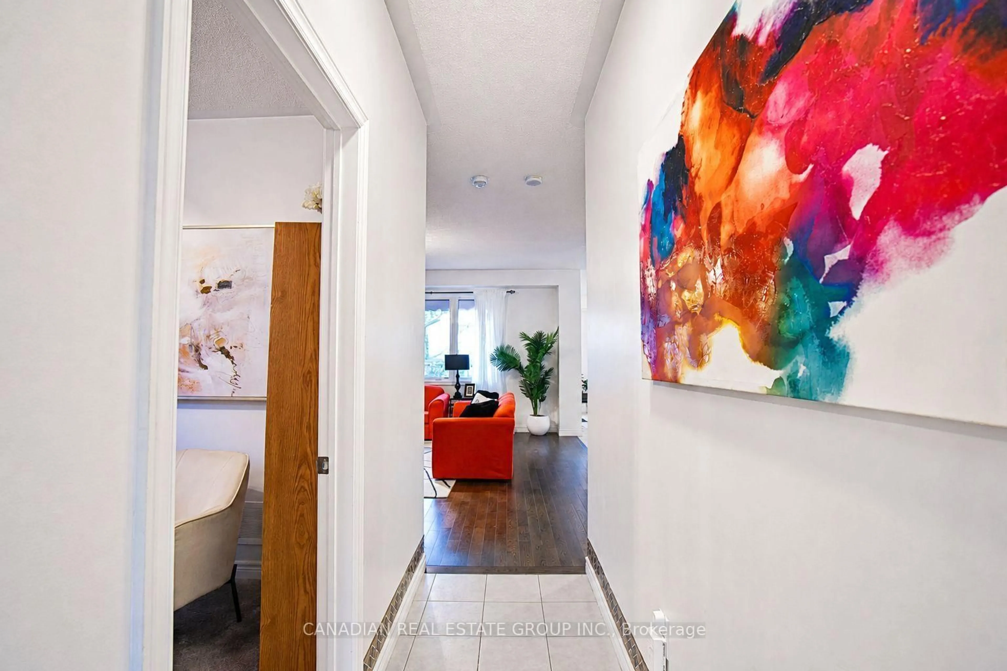 Indoor entryway for 23 Page Pl, Clarington Ontario L1E 2E8